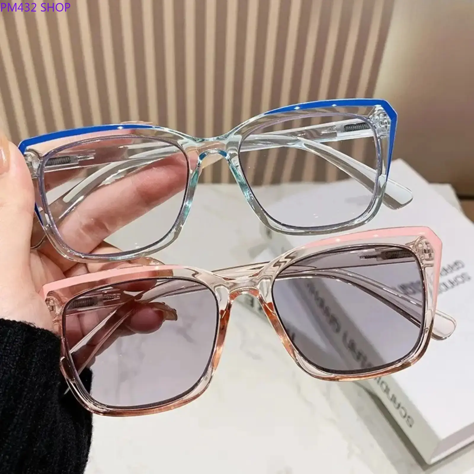 Photochromic Multifocal Reading Glasses for Men & Women, Progressive Light Adaptive Eyewear, Square Frame Readers for Near and Far Vision, Daily Reading and Outdoor Activities