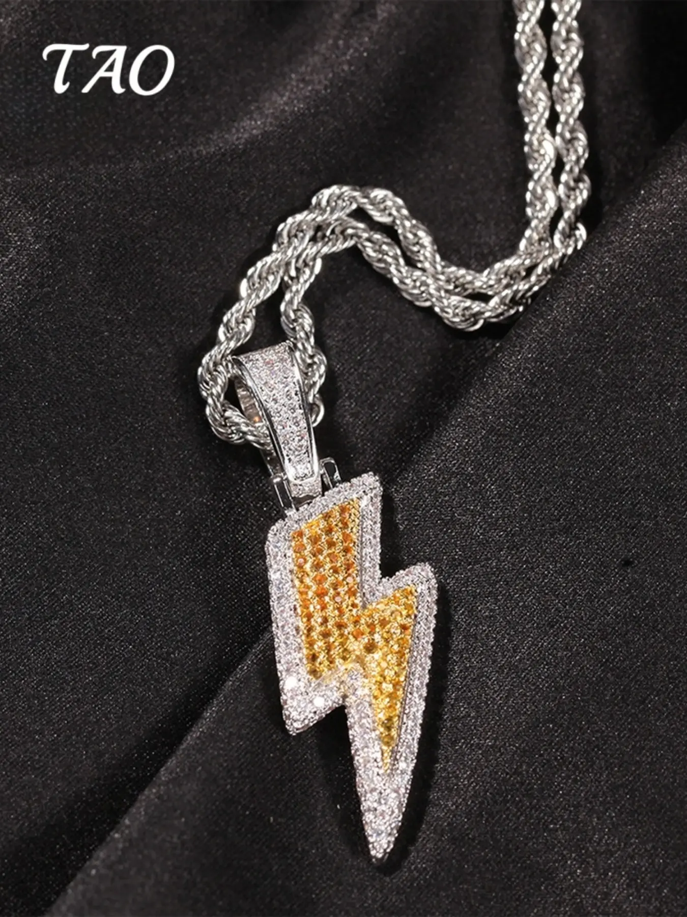 TAO-Creative Zircon Lightning Pendant Necklace, 24-Inch Braided Chain, Hip Hop Style, Luxurious and Versatile, All Seasons Wear