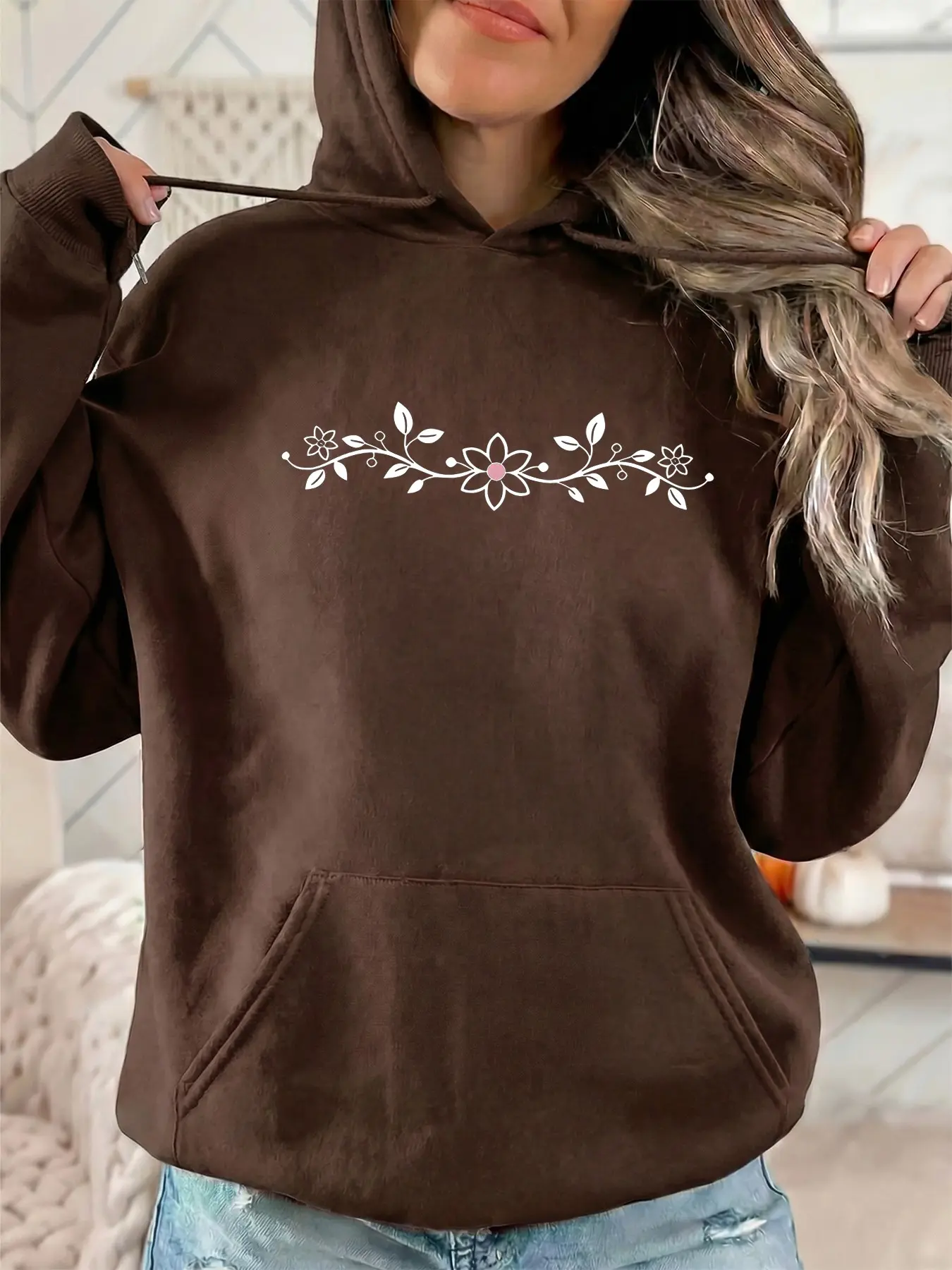 Women's fashionable hooded sweatshirt with floral print, drawstring kangaroo pocket. Autumn and winter casual sportswear sweatshirt. Suitable for casual parties and sports wear.