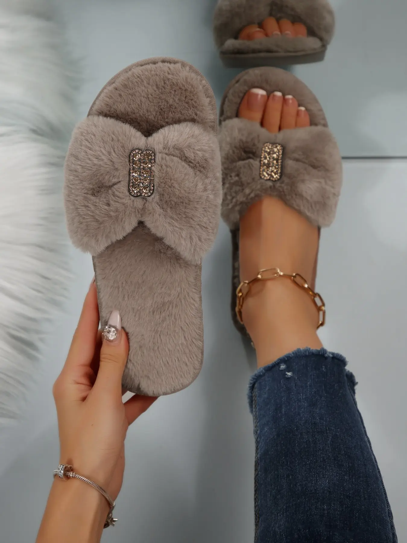 Women's Rhinestone Decorated Fuzzy Slippers, Fashionable and Versatile, Casual Lightweight, Indoor Outdoor Warm Comfort, Fall Winter Bestseller