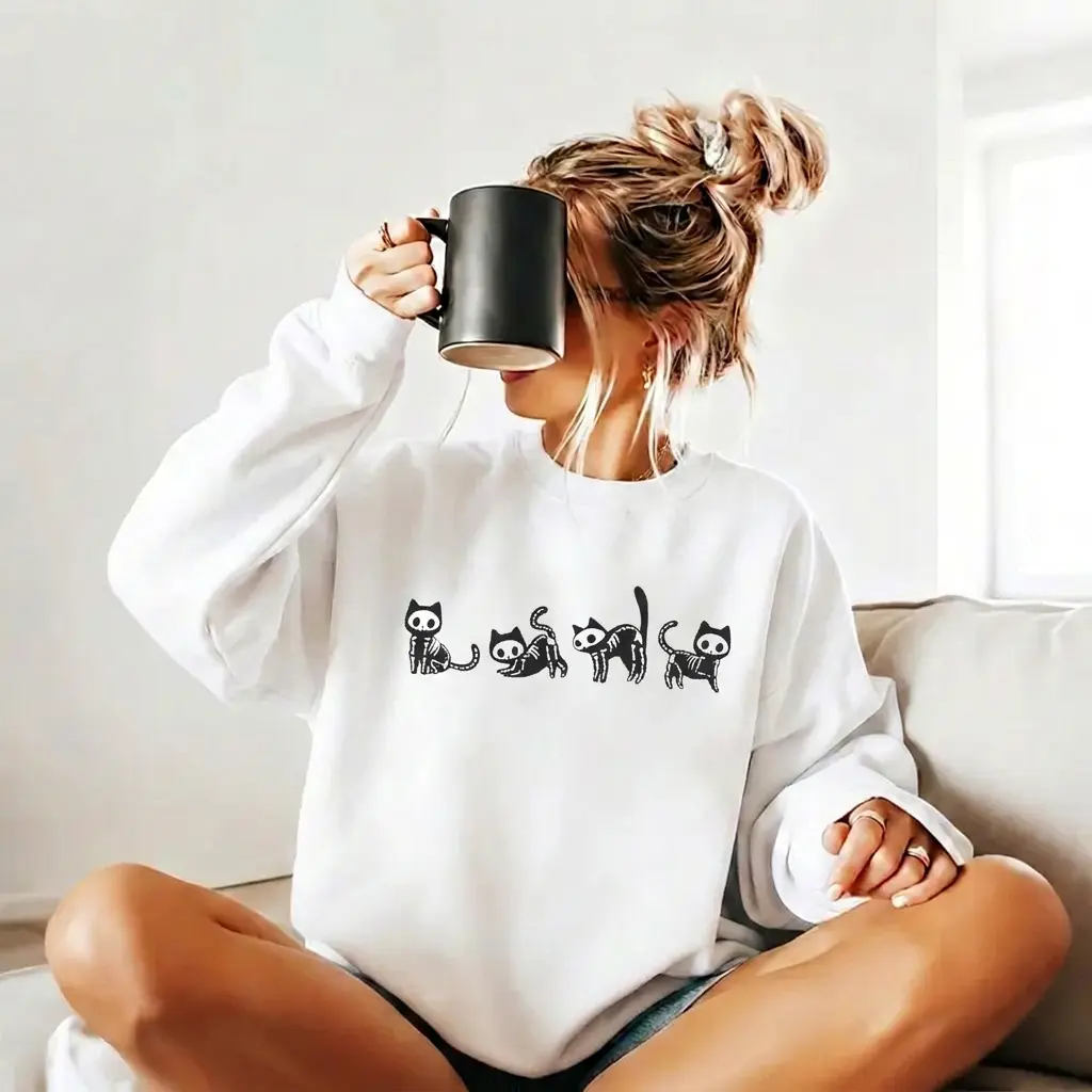 Skeleton Cats Halloween Graphic Crewneck Sweatshirt Spooky Black Cat Pullover Long Sleeve Top Fall Fashion Cute Gothic Retro Casual Oversized Streetwear Apparel