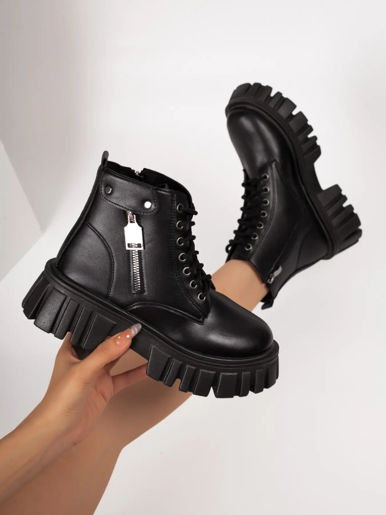 2026 New Four Seasons Classic Thick Bottom Ankle Boots for Women, Fashionable Zipper Retro Round Head Biker Boots Laced Battle Boots Suitable for Walking and Daily Wearing