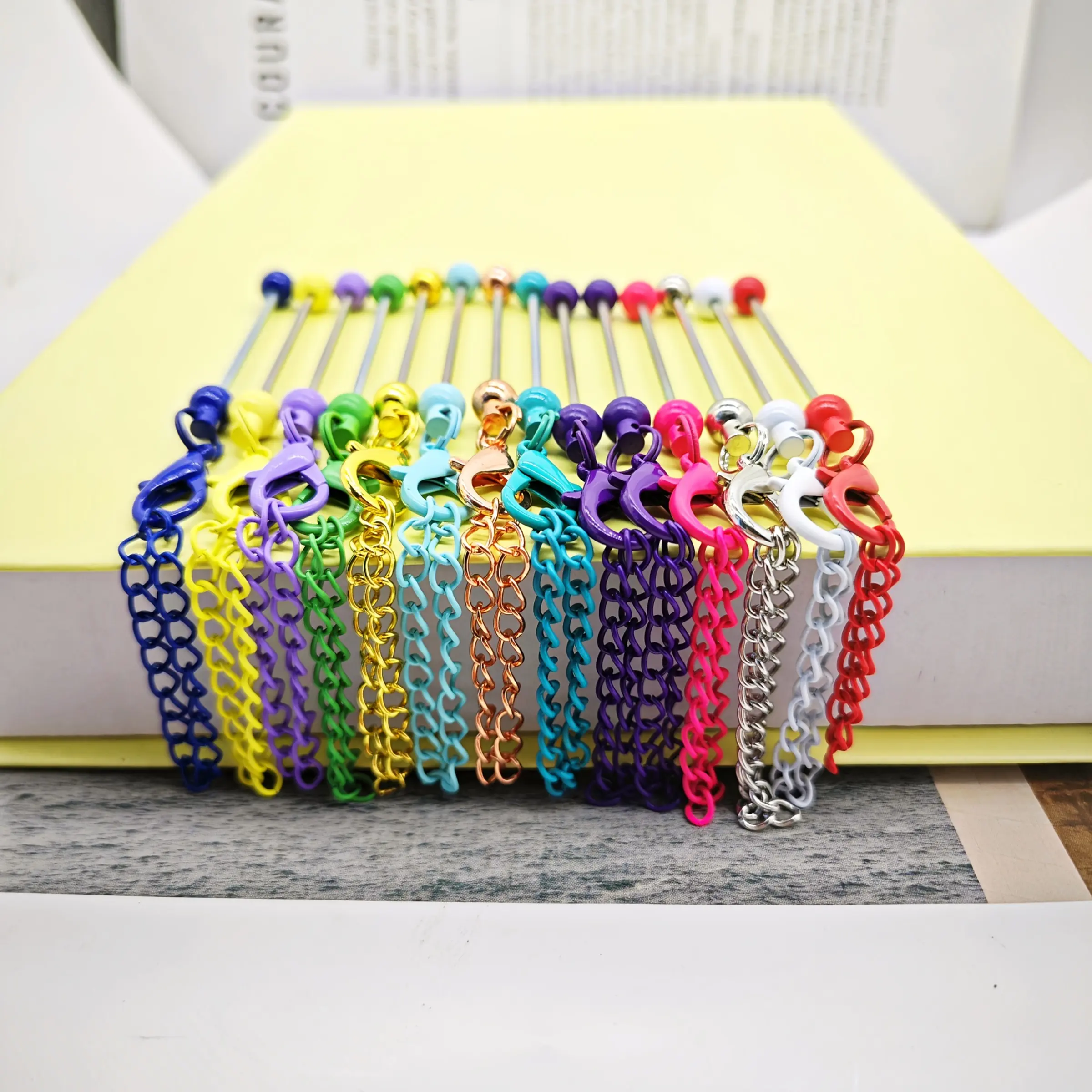 8pcs DIY Beaded Metal Keychain Set, Key Chain Kit, Keychain for Bags, Creative Party Favor Gift, Backpack Decoration Accessory, Ideal for Events & Celebrations