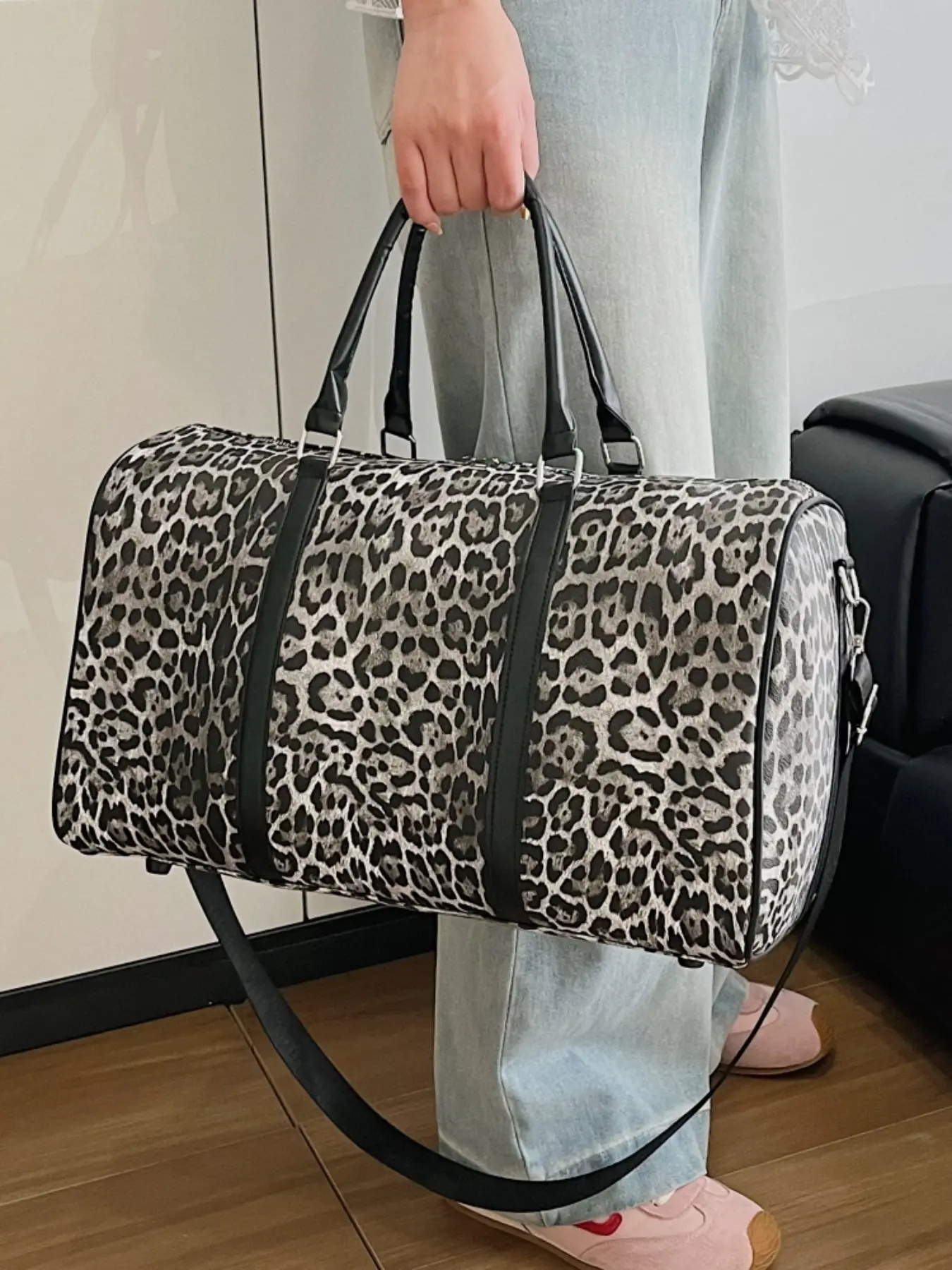 Fashion Leopard Print Travel Bag, Trendy Gym Bag, Scratch-Resistant, Waterproof, Large Capacity, Casual Duffel Bag, Unisex, Short Trip