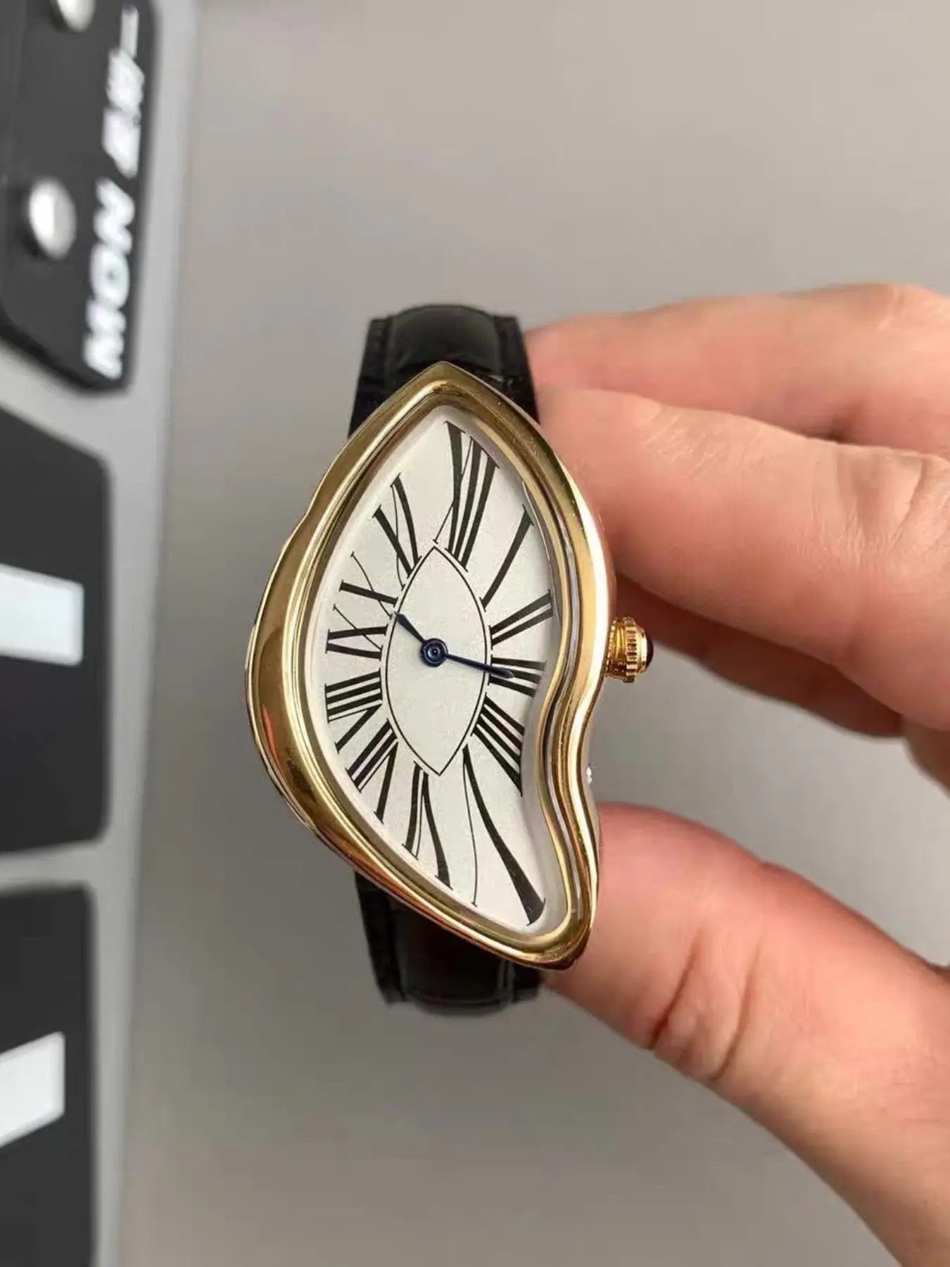 Creative Irregular Shape Watch, Vintage Y2K Design with Quartz Movement, Alloy Case and Mineral Glass, Unique Fashion Accessory