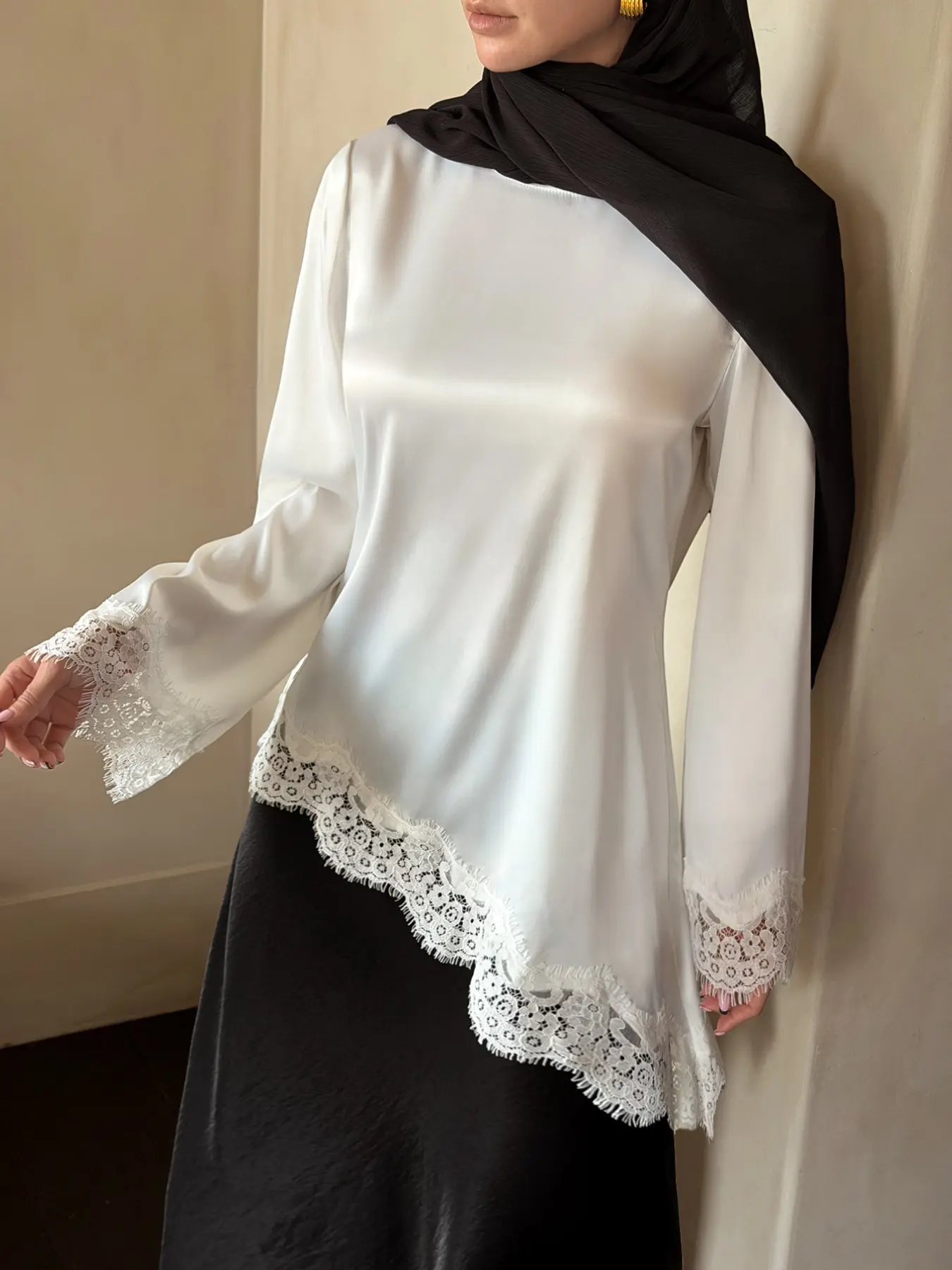 Women White Satin Lace Blouse Asymmetrical Hem Long Sleeve Tunic Top Elegant Loose Fit Silk Look Shirt Modest Muslim Fashion Casual Flowy Pullover Chic Soft Smooth Fabric Dressy Streetwear Vacation Outfit Feminine Lace Trim Top Tunic Blouses Blouse Tops