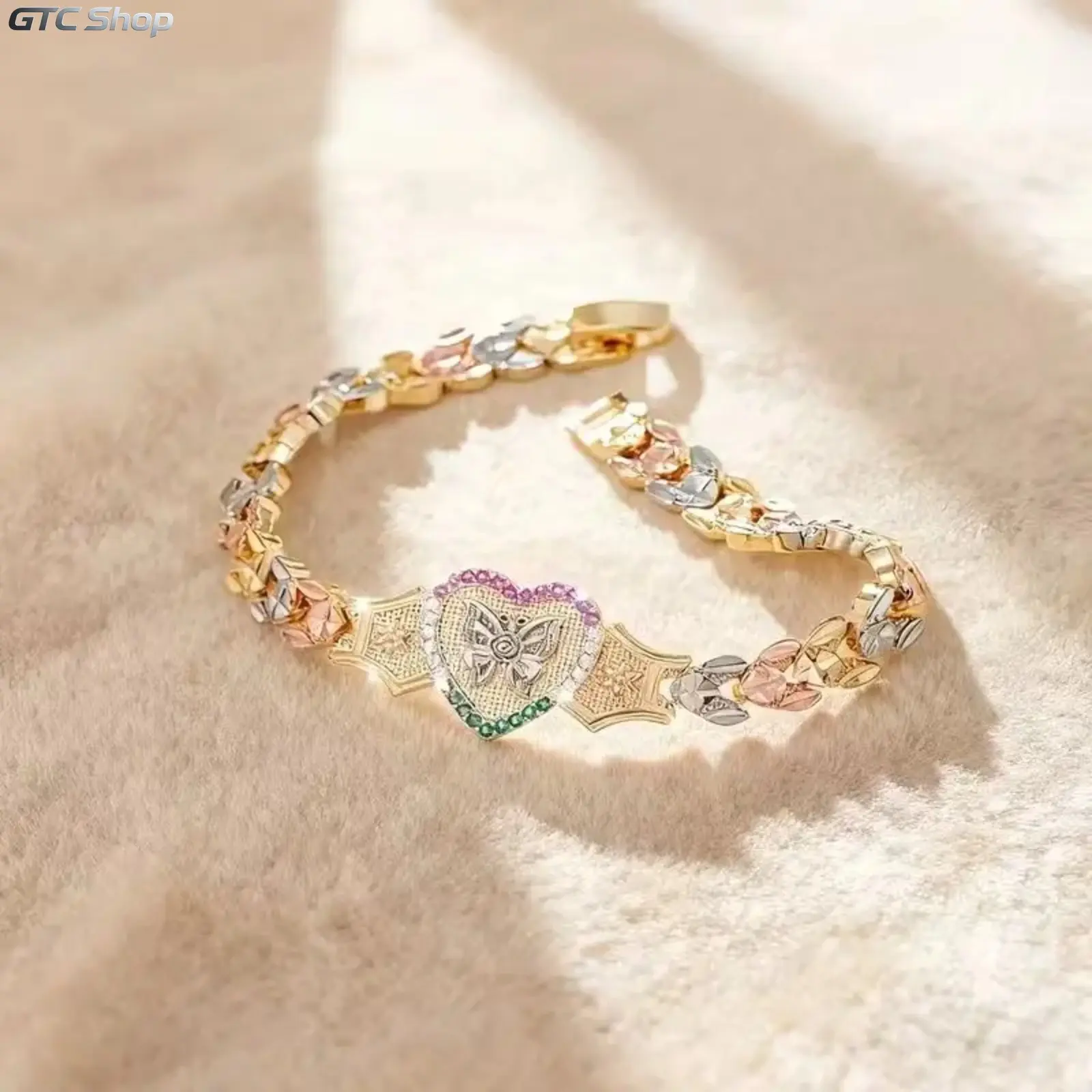 1pc Engraved Heart-shaped Butterfly Pendant bracelet with Three-color Copper Crafted Flowers, Suitable As A Gift for Mothers, Couples, Best Friends, for Casual Attire, Or On Mother's Day