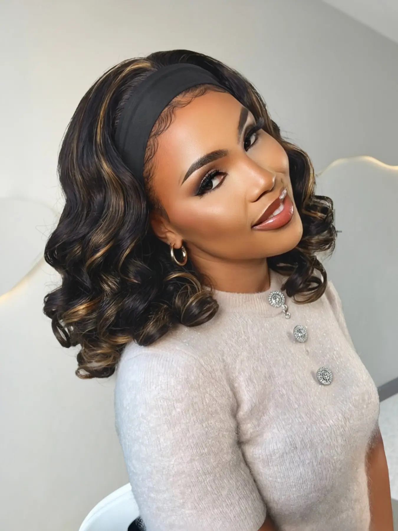 14 Inch Curly Headband Wig for Women Highlight Brown Loose Wavy Headband Wigs Lightweight Curly Wig Machine Made Wigs for Daily Use, Halloween, Party, Etc