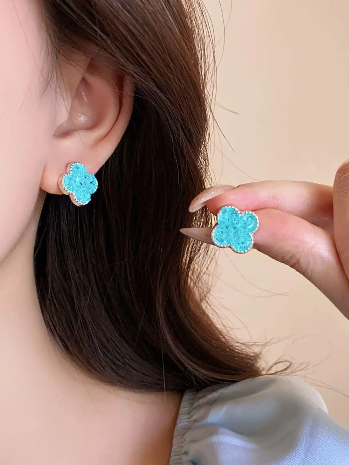 New Lake Blue Four-Leaf Clover Earrings, Full Crystal Rhinestone Luxury Ear Cuffs, Elegant Office Date Jewelry for Women