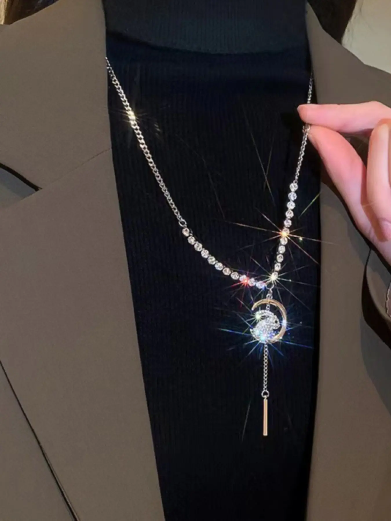Elegant Rhinestone Rabbit Pendant Necklace, Full Diamond Coverage, Long Ears Design, Perfect for Rabbit Year Celebrations