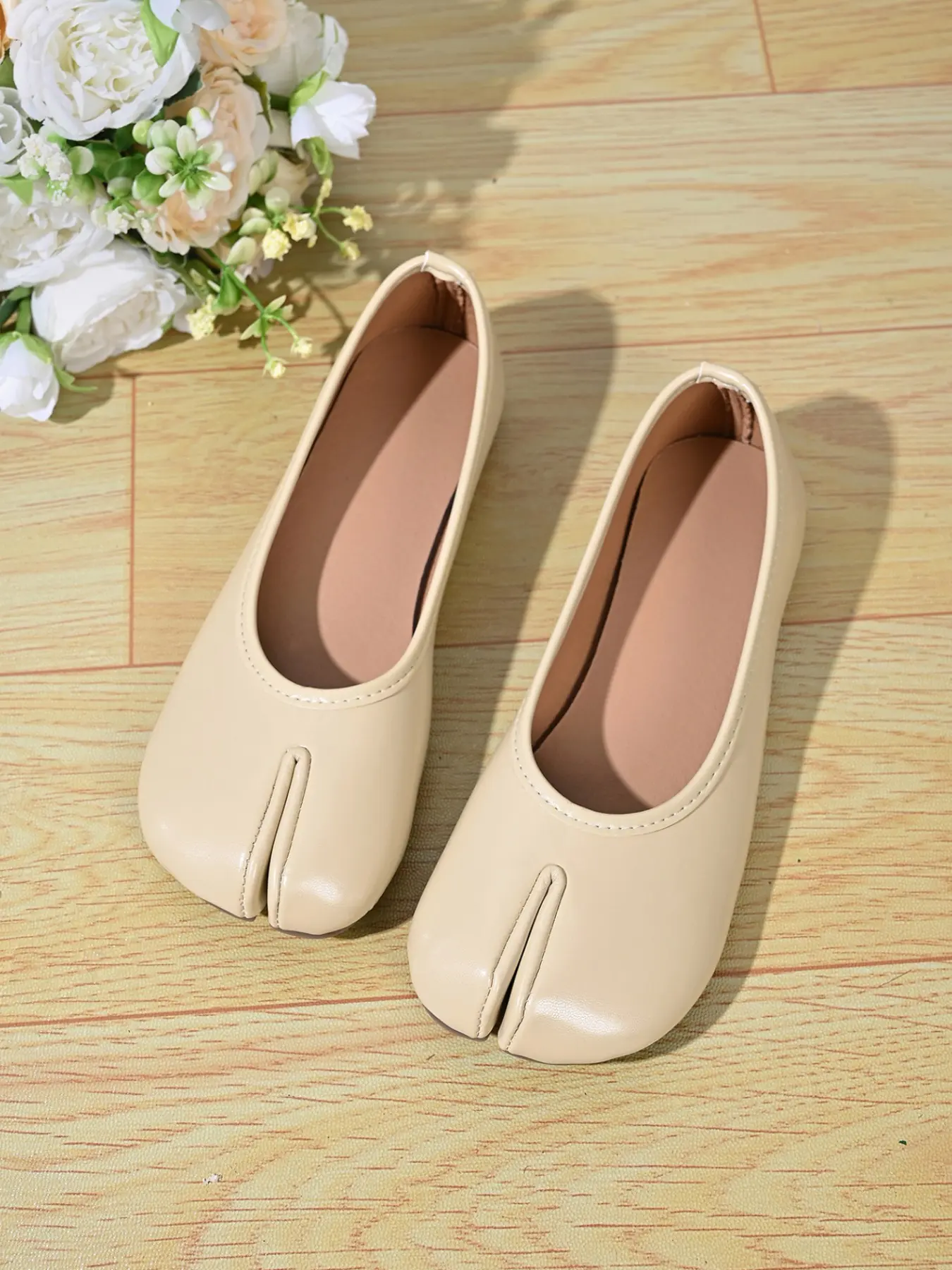 Women Split Toe Tabi Ballet Flats, Soft Leather Slip On Closed Toe Flat Shoes, Minimalist Casual Shoes for Daily Office Dating Street, Black Red Apricot Brown Available