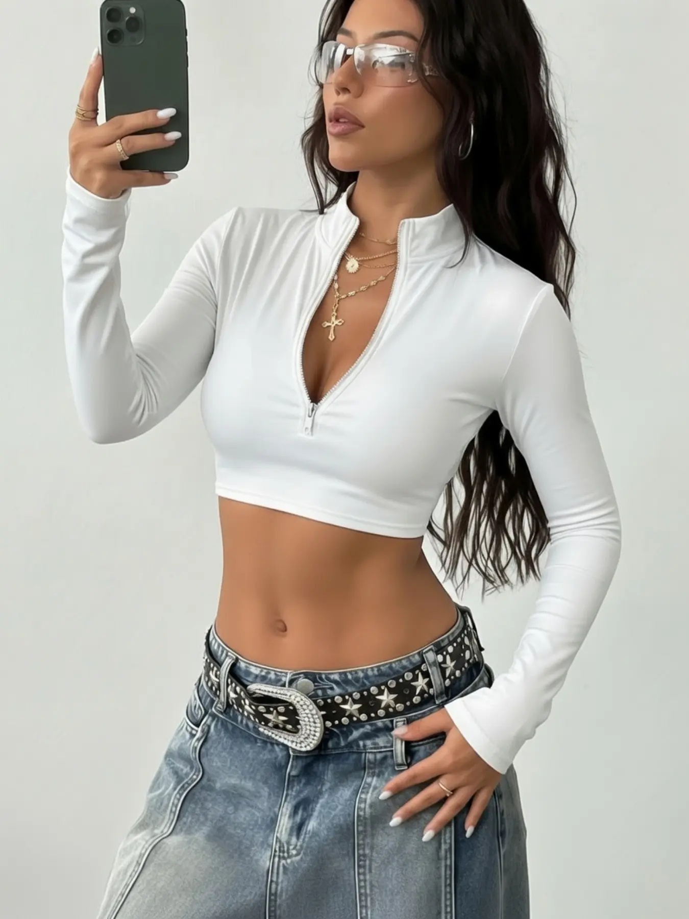Women's White Half Zip Mock Neck Slim Fit Long Sleeve Crop Top, Stretch Smooth Knit Fabric, Deep Zipper Placket Design, Minimal Sporty Y2K Basic Top, Suitable For Matching Washed Denim Pants