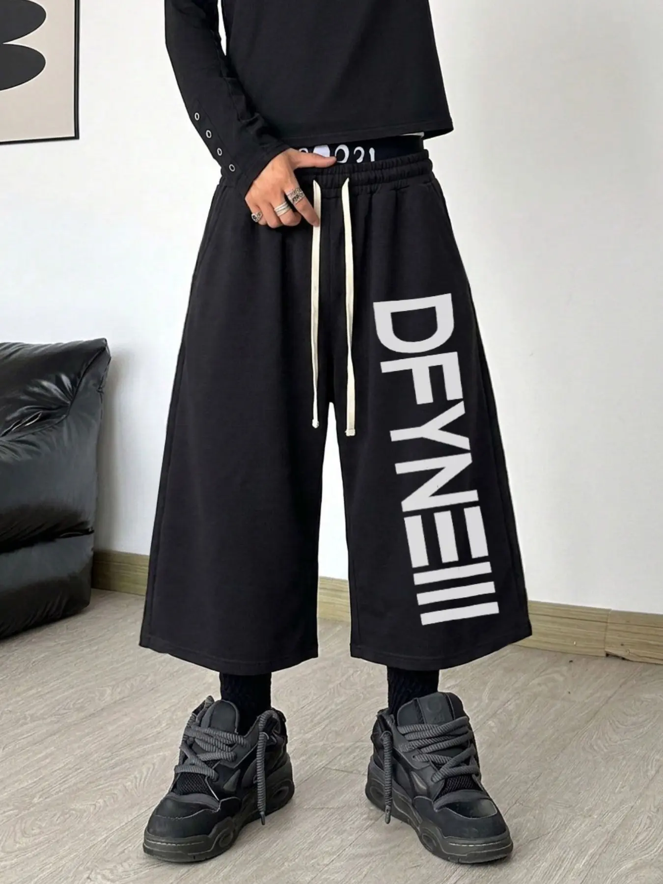 Men Hip Hop Cropped Capri Sweat Pants Solid Black Elastic High Waist Off White Dual Drawstring Large Vertical DFYNE Letter Graphic Print Baggy Wide Leg 7/8 Length French Terry Jogger Trousers Deep Side Pockets Gothic Skater High Street Casual Bottoms