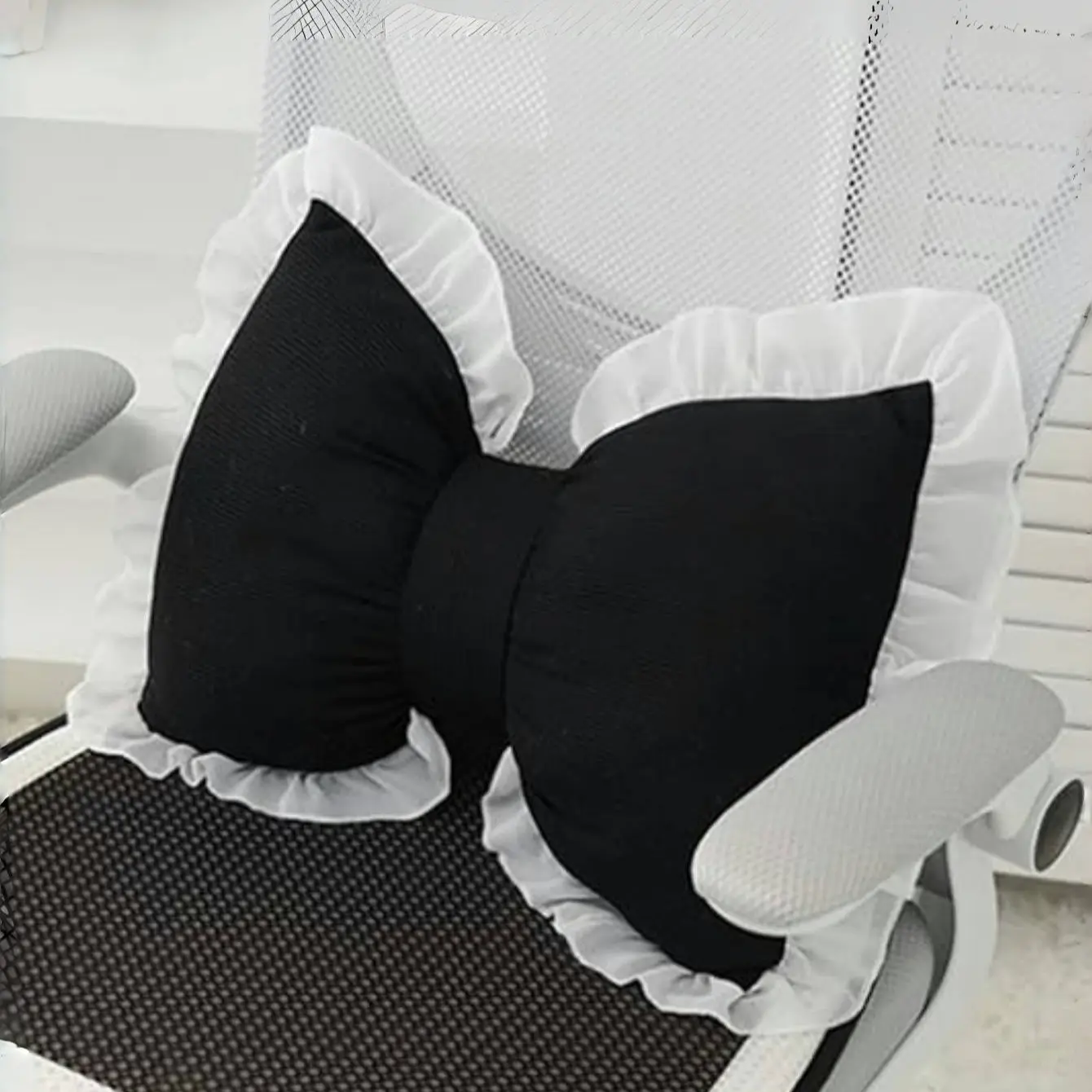 1-pack of ultra-soft plush pillows, Soft Cushions, Home Decorative Cushion, Creative Decorative Cushion, with pink lace-trimmed bows, these faux fur pillows feature a voluminous, fluffy design and a 3D bow detail, perfect for bedrooms, living rooms