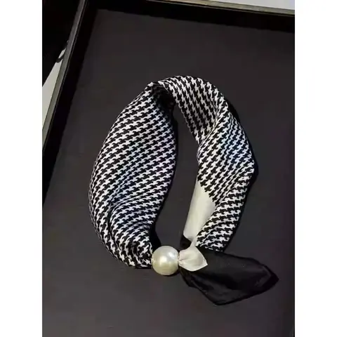 Quiet Luxury Aesthetic Vibe Pearl Necklace with Magnetic Buckle and Scarf Pendant for Women, Elegant Accessory with Sophisticated Contour for Daily Commute, Office, and Chic Styling