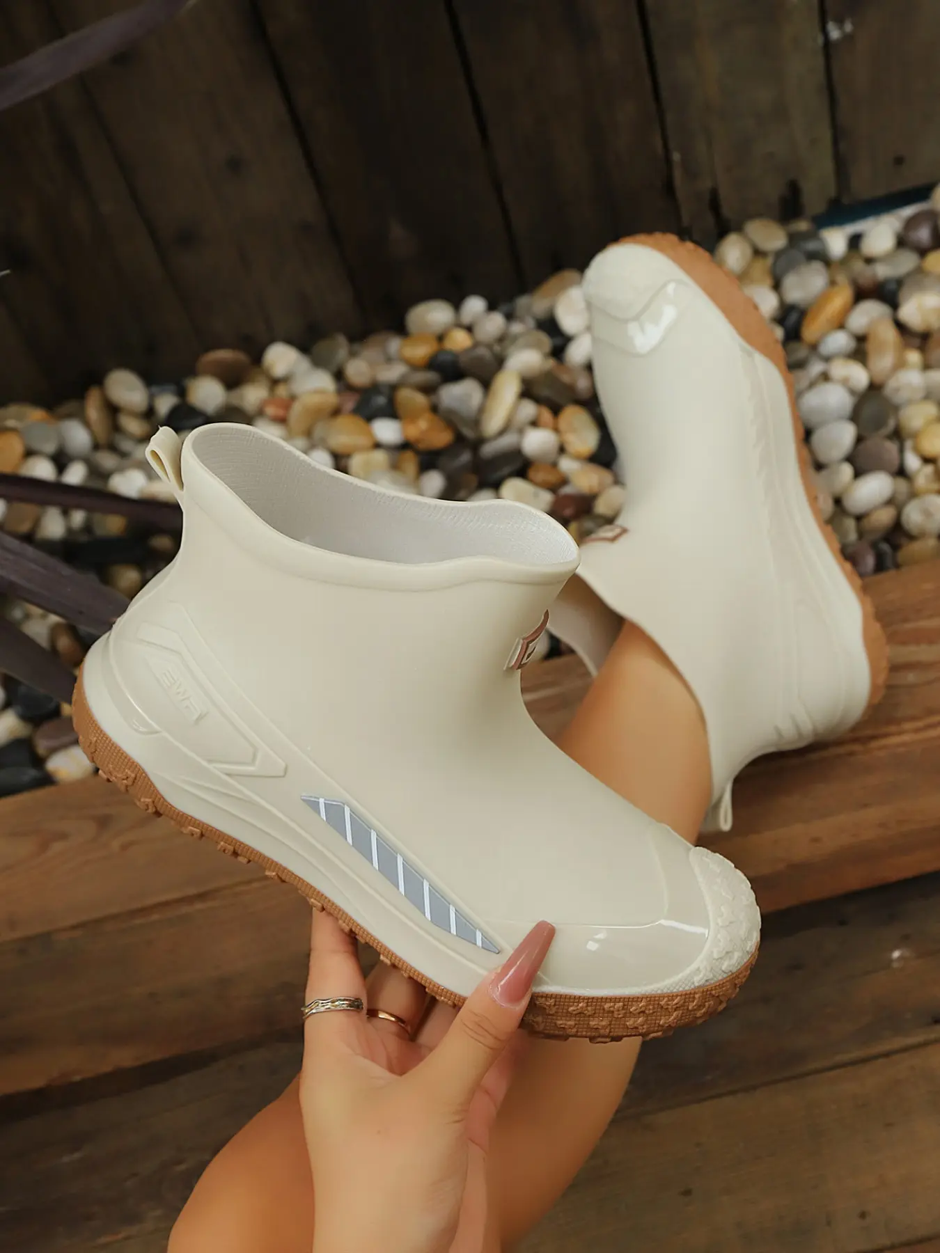 Women's New Wear-Resistant Anti-Slip Short Boots, Reflective Toe Protection, Waterproof Outdoor Boots, Ideal for Camping, Fishing, Commuting