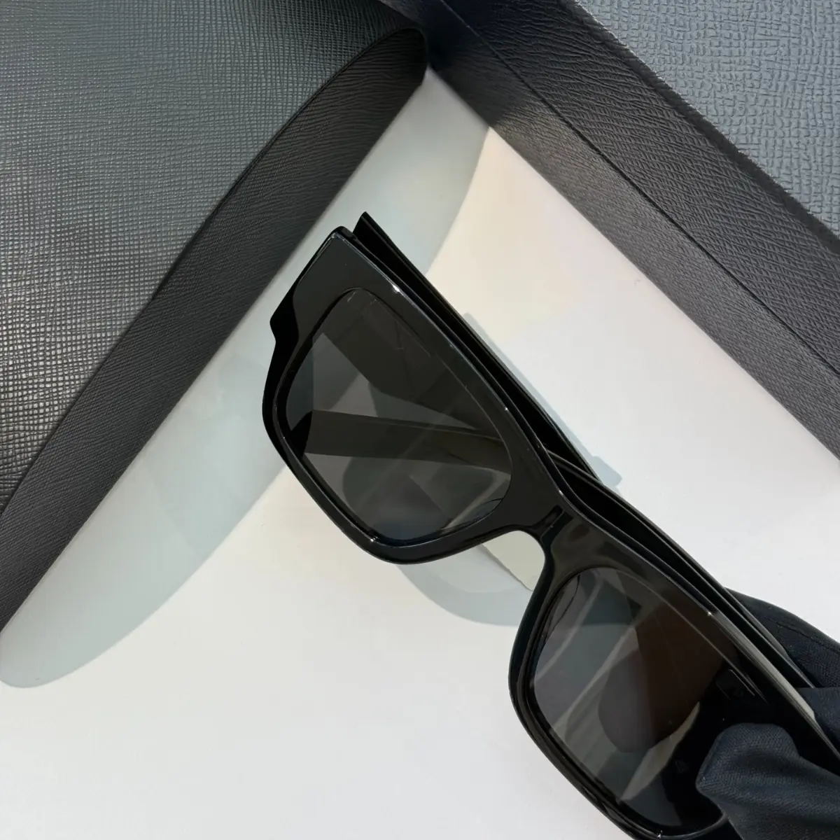Classic Retro Bold Square Shades - 143mm Square Framed Sunglasses for Men, Lightweight Durable Eyewear Fashion, UV Protection High-Definition Lens, Bold Structured Look for Daily Wear Business Casual