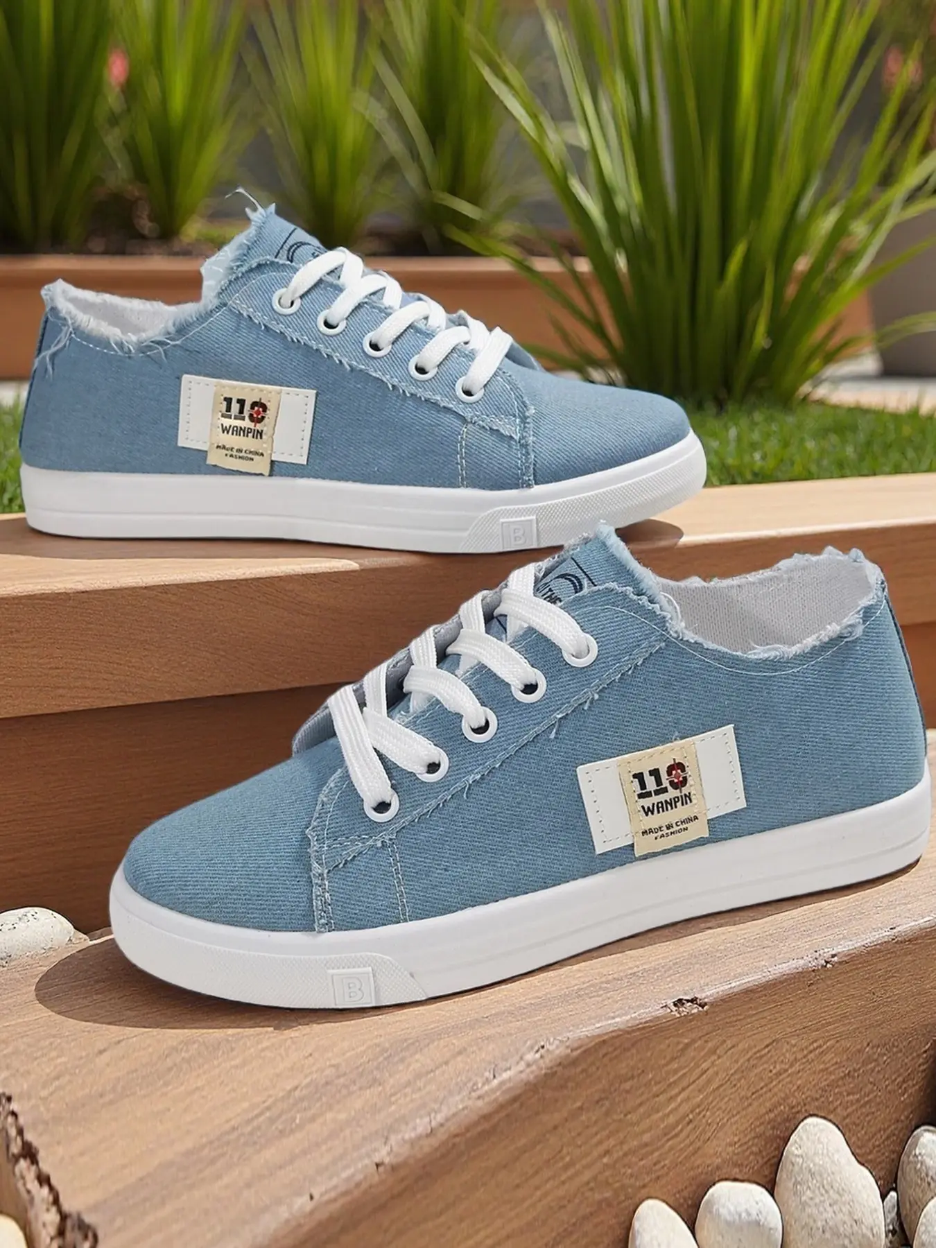 Women's Frayed Edge Denim Canvas Athletic Trainer Shoes, Low Ankle Trainers, Low Top Lace-Up Lightweight Flat Casual Walking Skateboard Shoes, Vintage Distressed Denim Board Sneakers