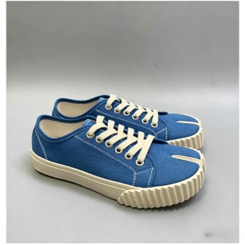 Summer Vibes! Trendy Split-Toe Canvas Sneakers for Men & Women | Perfect for Spring & Summer Holiday Travel | Comfortable & Stylish Casual Shoes | Limited Edition Spring & Summer Travel shoes Vacation style Comfortable sneakers Limited edition sneakers
