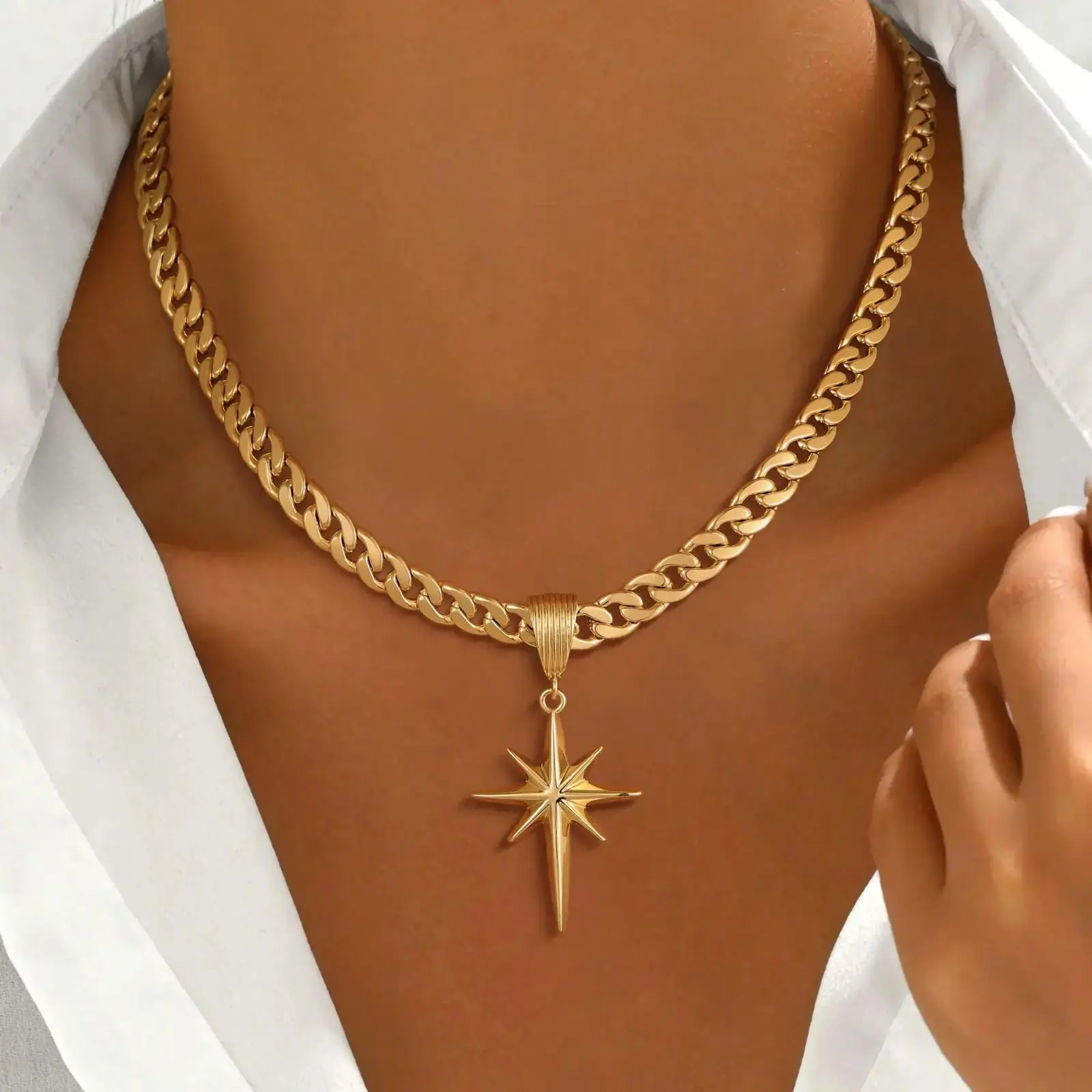 Loyalove Women's 8mm Gold Flat Cuban Chain Link Necklace, 8-Pointed Star Gold Statement Chain, Ideal Valentine’s Day Gift for Sports & Outdoor Enthusiasts
