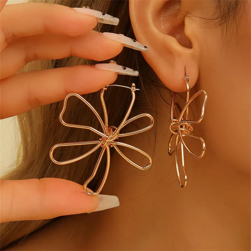 Women's Copper Metal Wire-Wound Hollow Flower Earrings - Exaggerated Drop Design, Artistic Minimalist Fashion Jewelry for Female Wear, Engagement Statement Ear Accessories, Earrings For Women, Flowers