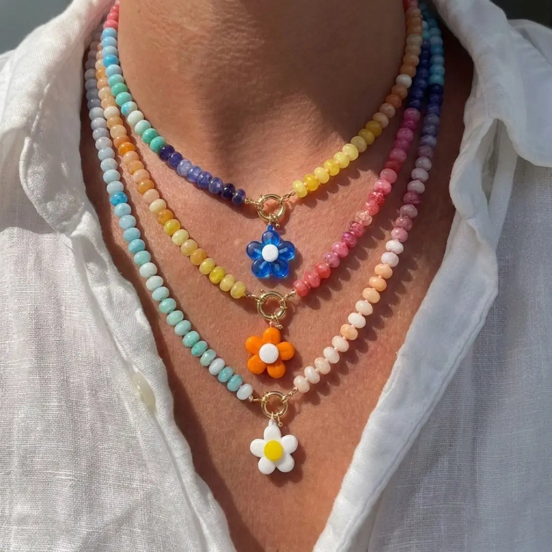 Dainty Colorful Beaded Flower Necklace for Women, Y2K Cute Aesthetic Cartoon Style Choker, Trendy Ins Style Geometric Pendant Chain, Lightweight Summer Jewelry for Beach Vacation and Daily Wear
