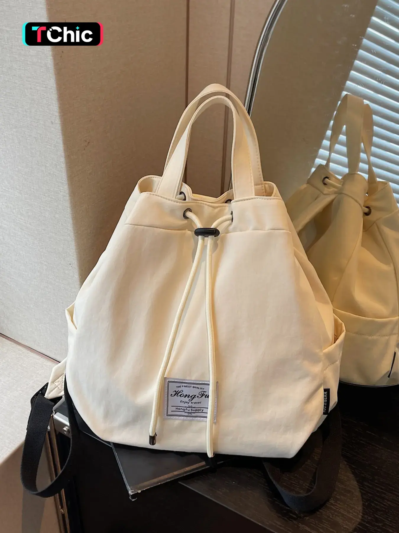 Fashionable solid color casual and relaxed backpack, simple and atmospheric large capacity versatile backpack, drawstring pocket design, can accommodate books and documents, suitable for daily commuting and shopping Stylish Casual Daypack