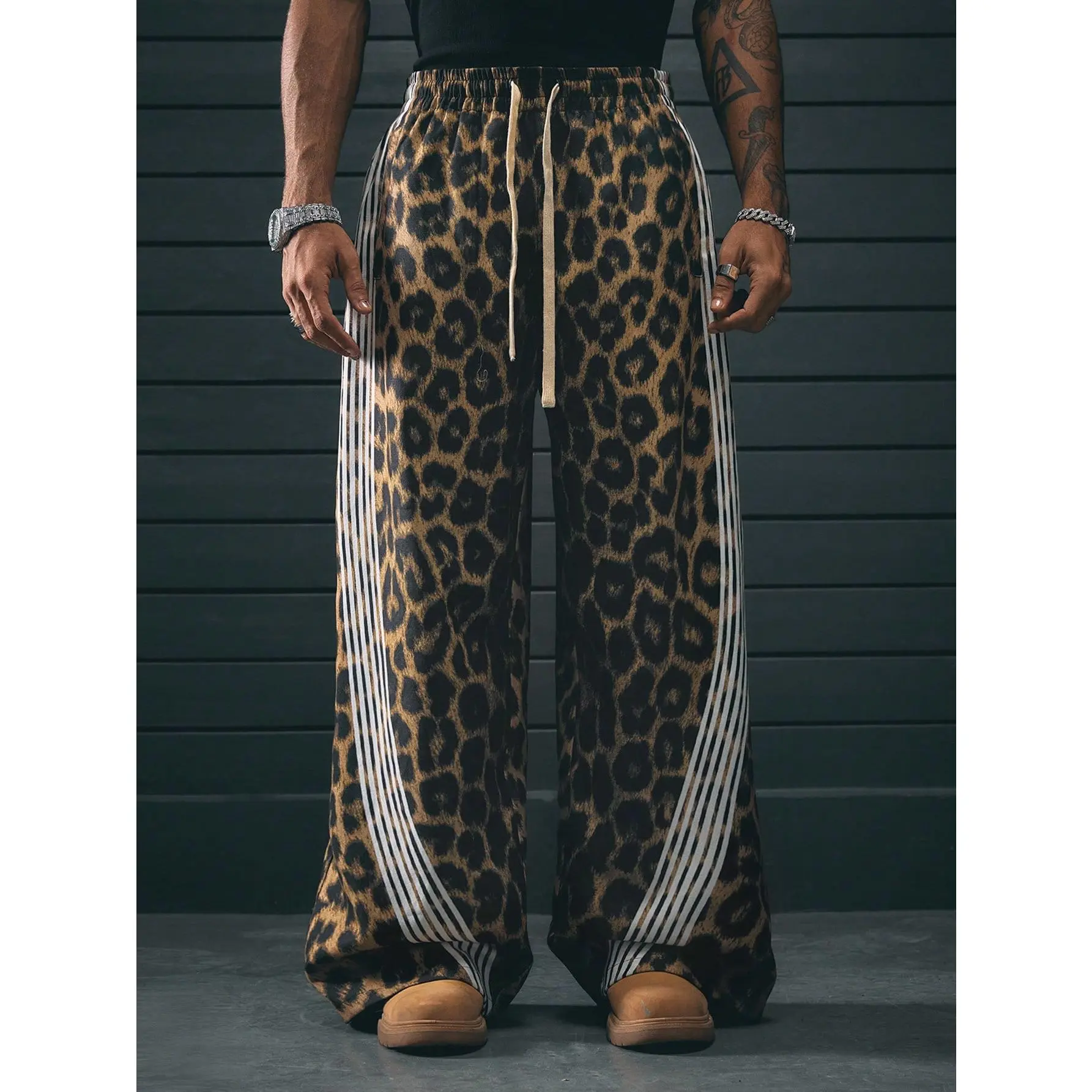 Male Multicolor Leopard Print Baggy Sweatpants, Oversize Wide-Leg Stretch Trousers with Pockets & Vertical Stripes, Sporty Chic Pants for Gym, Casual Hangouts, XXL, Cheetah Print, Gym Workout Apparel