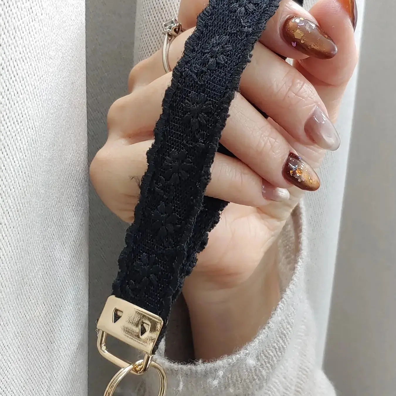 Boho Lace Keychain Strap, Handmade Embroidered Fabric Alloy Key Ring, Universal Phone Lanyard for iPhone 16/17 Pro Max, Women's Fashion Accessory Phone Chain Wristlet, Wristlet for smartphones, Cell Phone Accessories