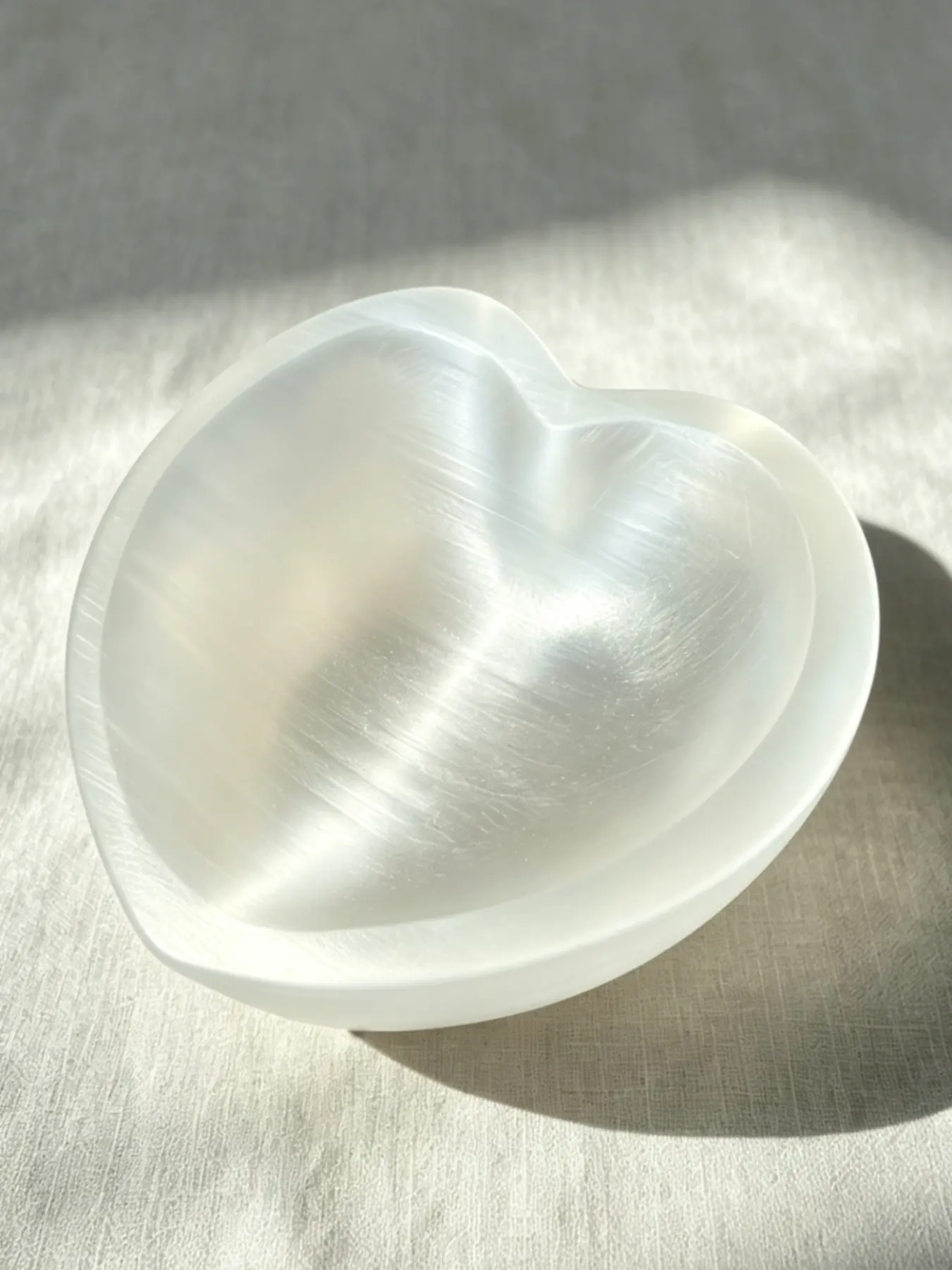 Unique Selenite Bowl Ornament, Heart Shape Quartz Crystal, Home Decor Gift, Bare Stone Collectible, Office Bedroom Living Room, Crystal Decorative Ornaments