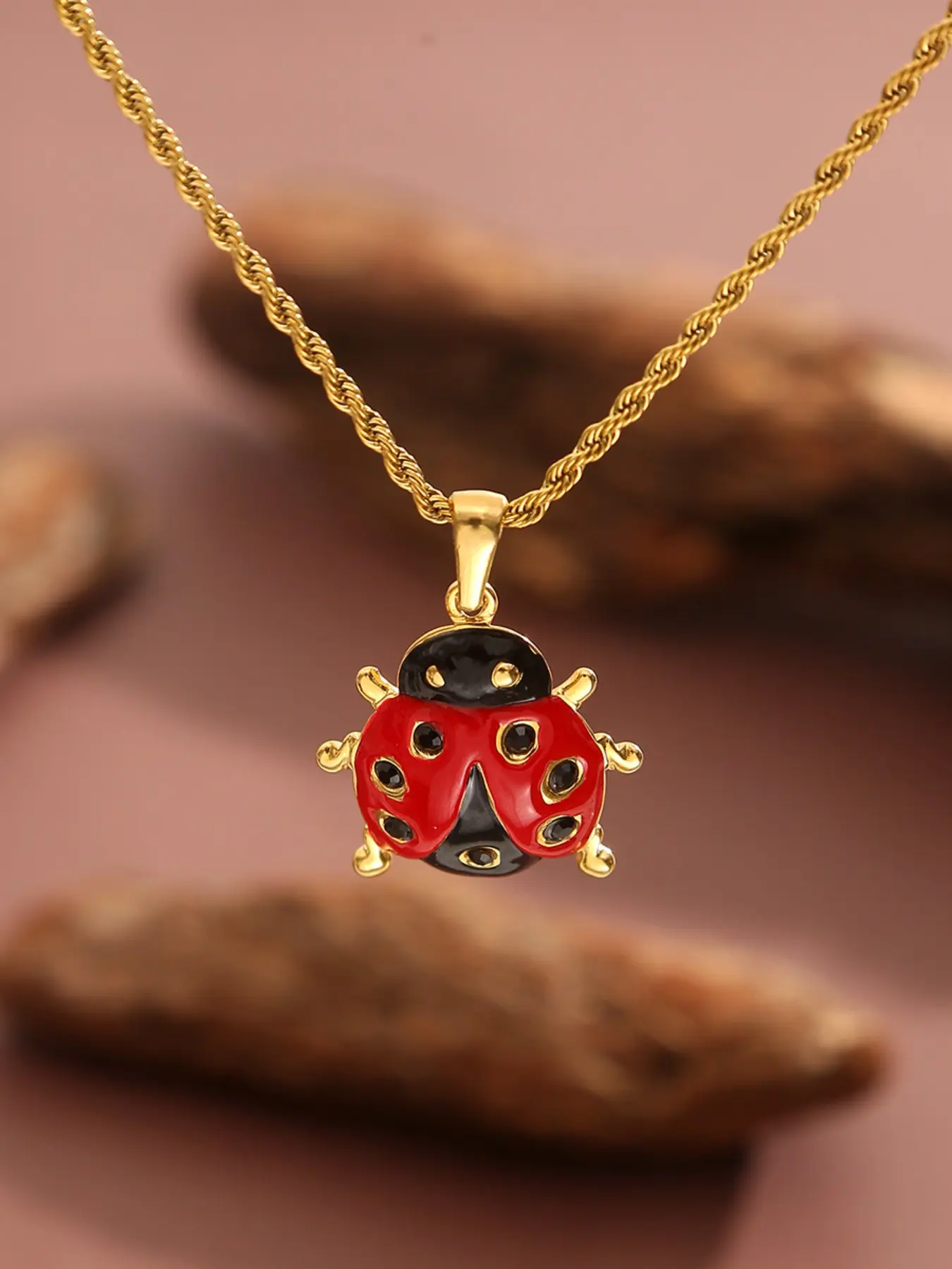 Stainless Steel Enamel Ladybug Pendant Fashion Necklace, Fade-Resistant Twisted Rope Chain, Cute Insect Jewelry for Women