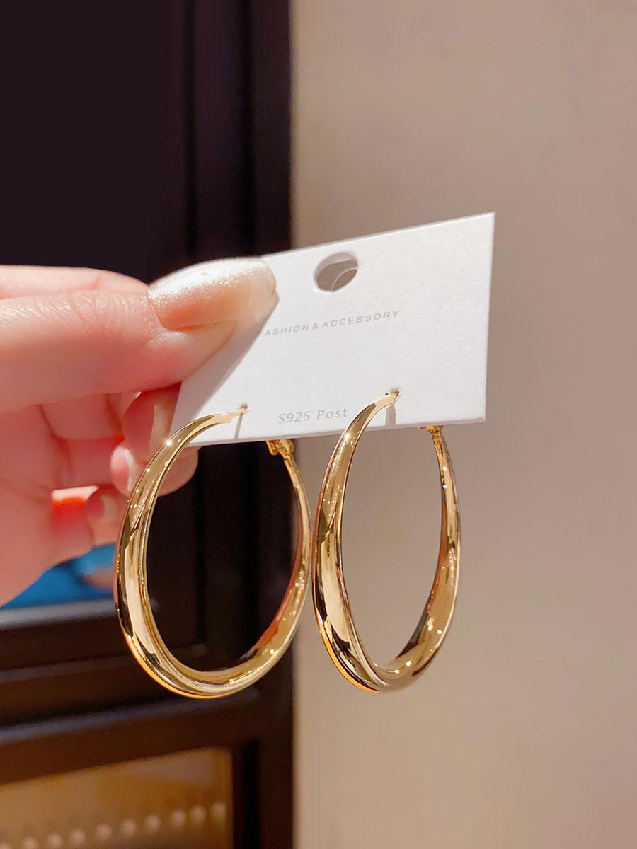 High-end and elegant circular ear ring earrings, women's European and American exaggerated, simple and cold style earrings, niche