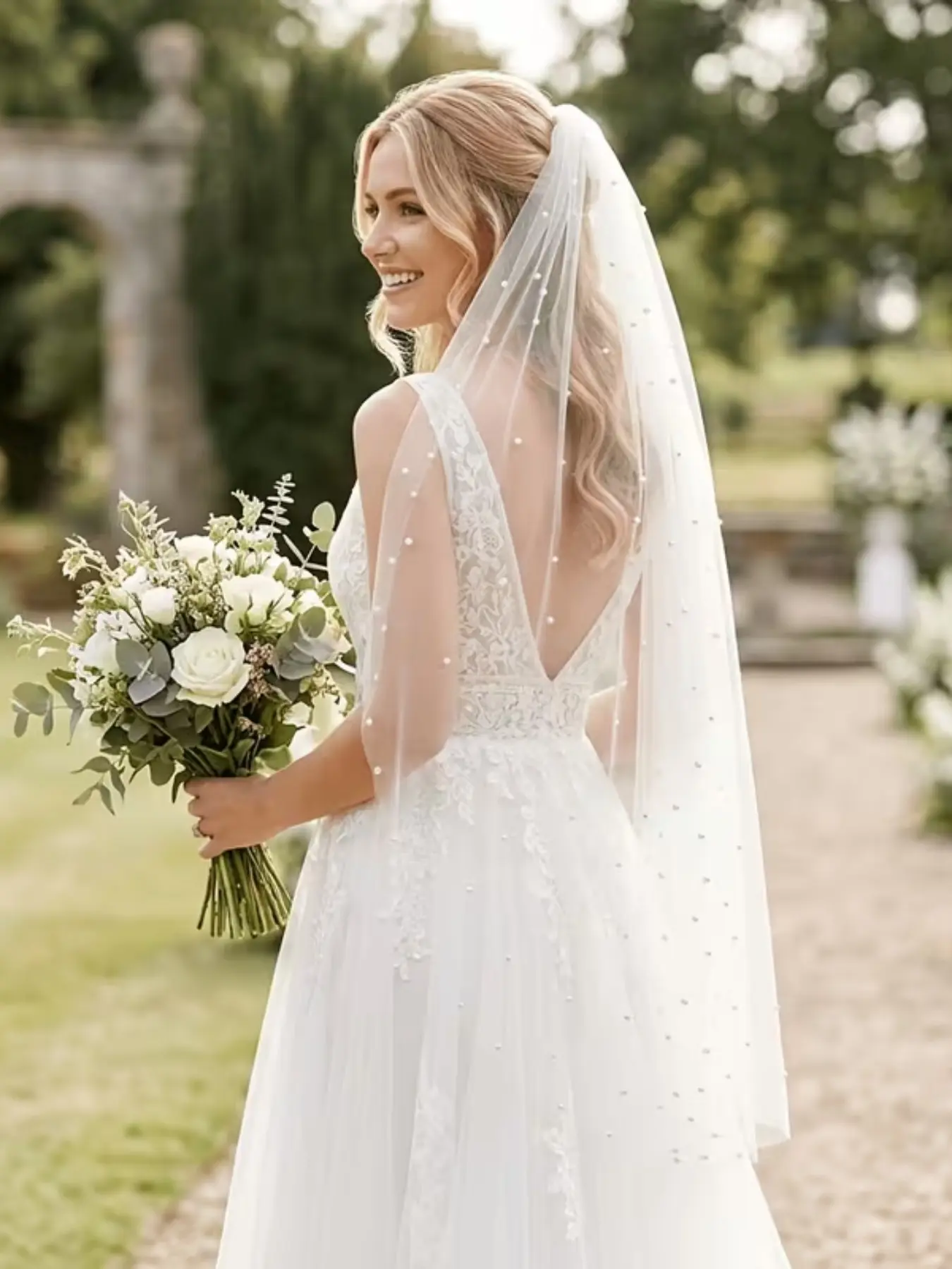 Elegant 1.5-meter single-tier pearl wedding veil,Long, soft-tulle bridal veil,White wedding headpiece with an attached comb,A romantic veil perfect for church weddings and outdoor wedding photography, Wedding Veils for Brides, The Wedding Veil