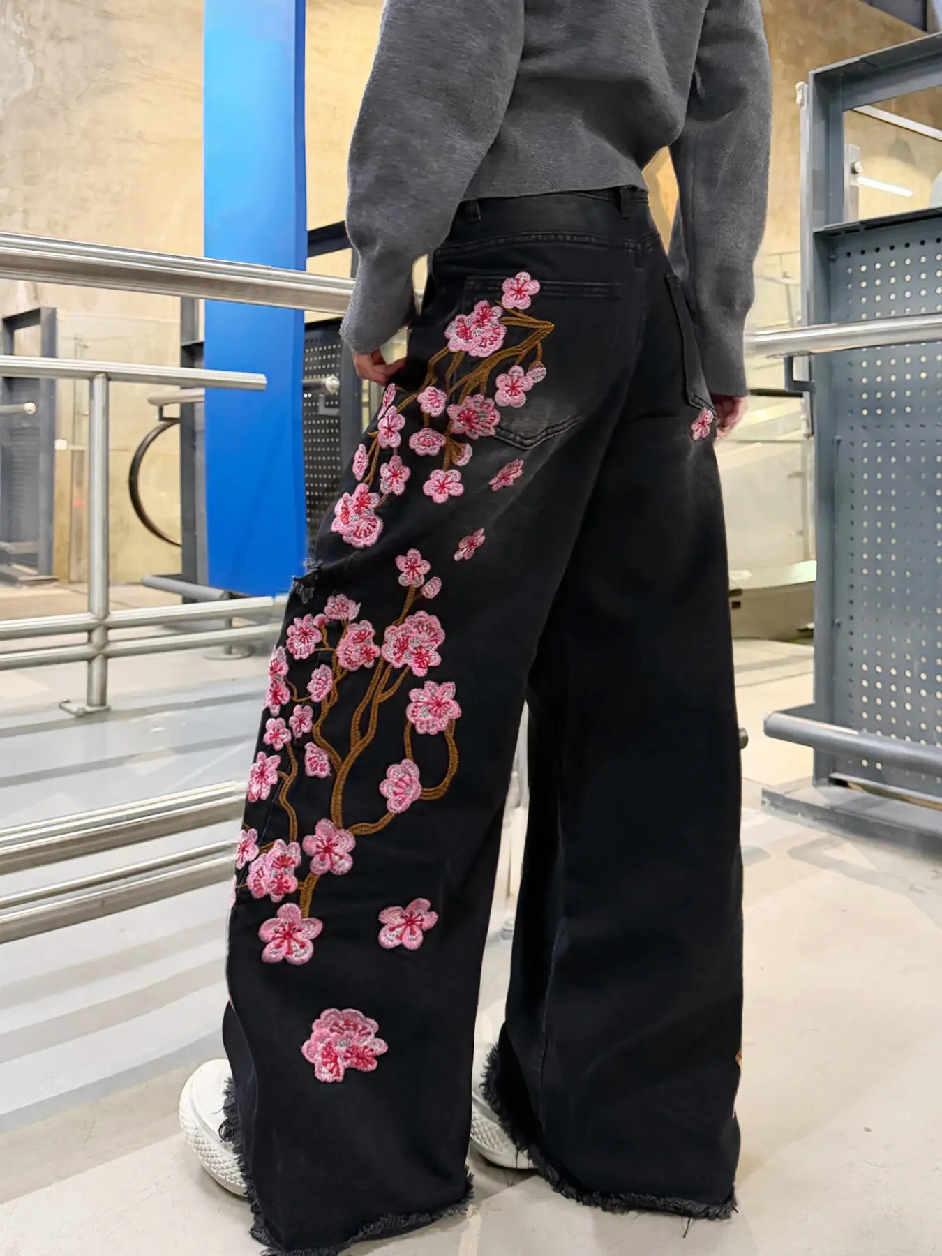 1pc Cherry Blossom Floral Embroidery Jeans, Trendy Ripped Hem Design, Soft Comfortable Fabric, Loose Fit Baggy Wide Leg Pants, Bottoms, Streetwear, All Seasons Street Style