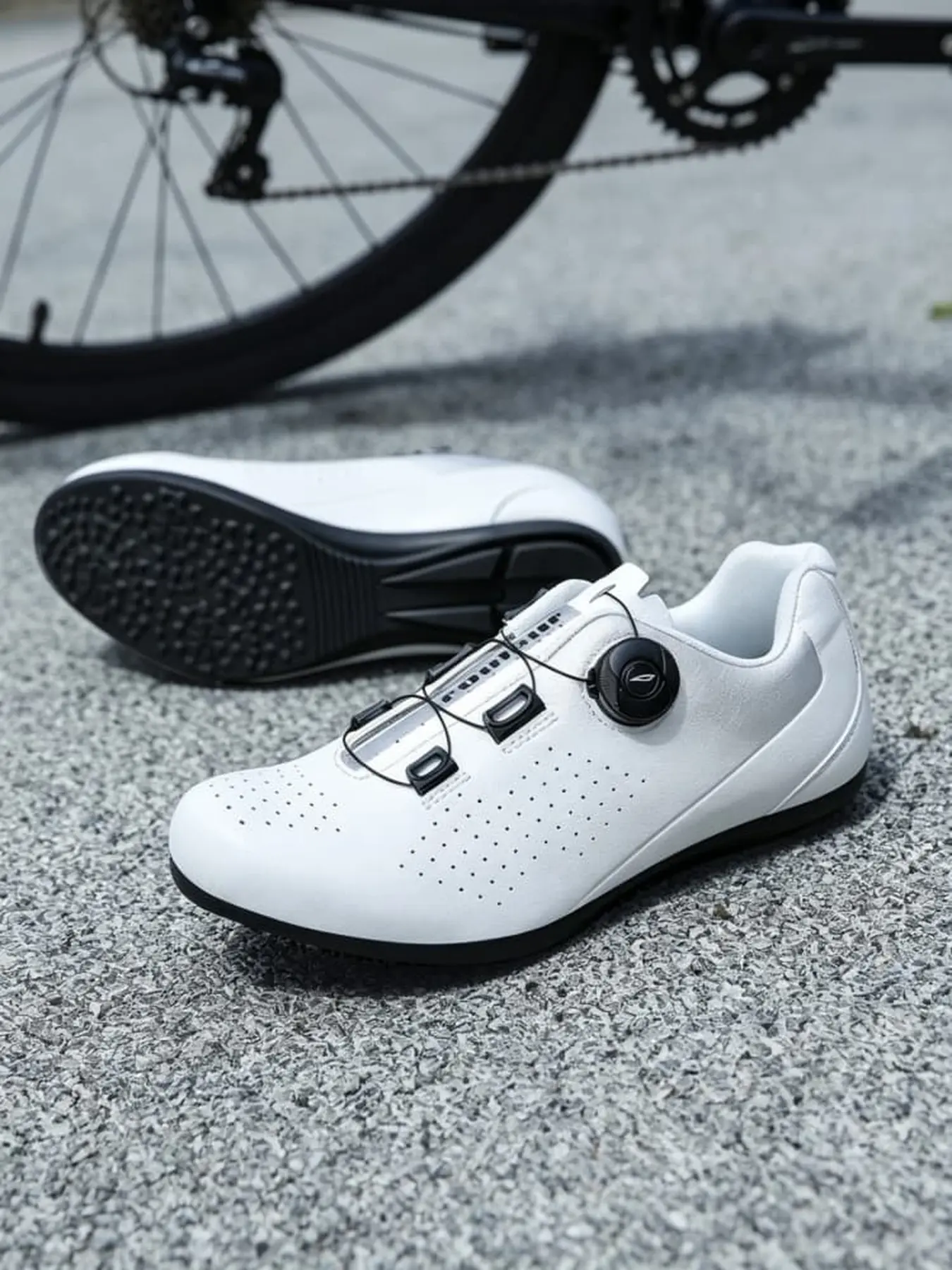 1 Pair Unisex Bike Cycling Shoes, Functional Sport Style, Perforated Upper Wear-resistant Sole, For Daily Commute And Cycling Training