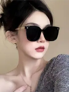 New stylish women's sunglasses with premium texture, UV-protective, retro Chanel-style oversized face-slimming sunglasses with chain decoration