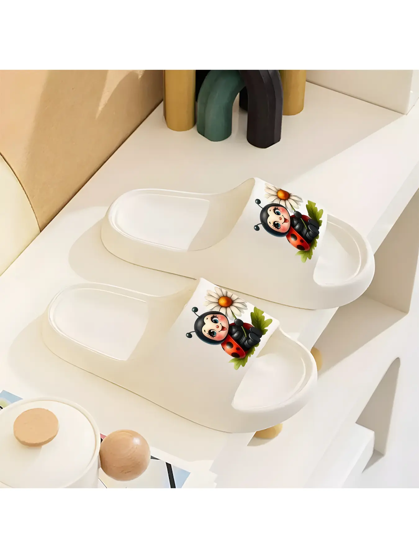 1 pair of new unisex slippers, ladybug and daisy design, indoor/outdoor slippers, holiday gift slippers, women's home slippers, room slippers, birthday gift slippers, casual slippers, summer EVA slippers, bathroom slippers, beach slippers