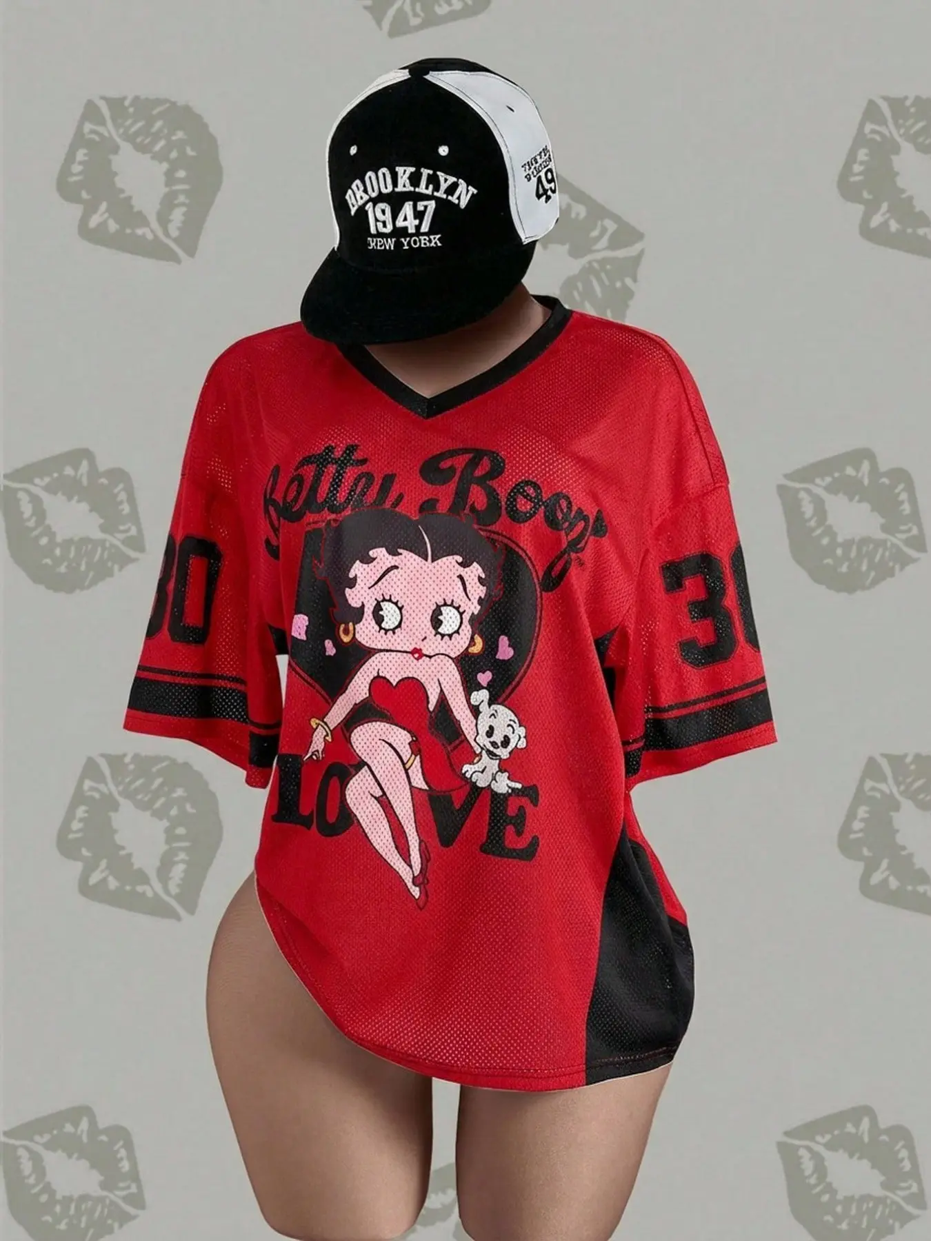 Y2K casual V-neck oversized T-shirt with a wide-mesh knit; retro, loose-fitting short-sleeve top featuring a "baby" graphic. American street/hip-hop style.