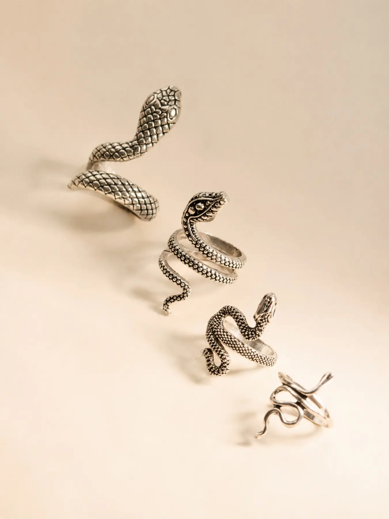 4Pcs Silver Snake Ring Set, Vintage Gothic Minimal Luxury Serpent Adjustable Rings, Textured Statement Jewelry, Stackable Fashion Accessory, for Women & Men, Party, Daily Wear, Wedding, Birthday, Anniversary Gift, Luxury Aesthetic Jewelry Premium Gift Box