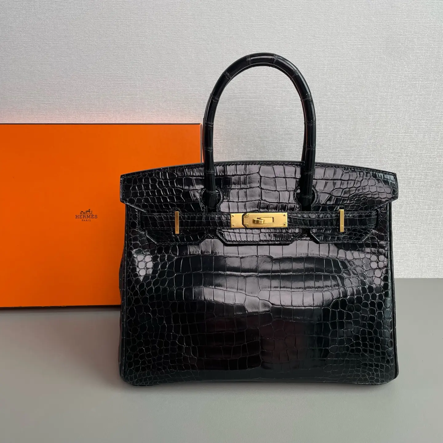 Pre-owned Hermes birkin30 Black Gold Hardware V Shiny Crocodile Leather Very Good Condition R Size Luxury Bag P06E01002