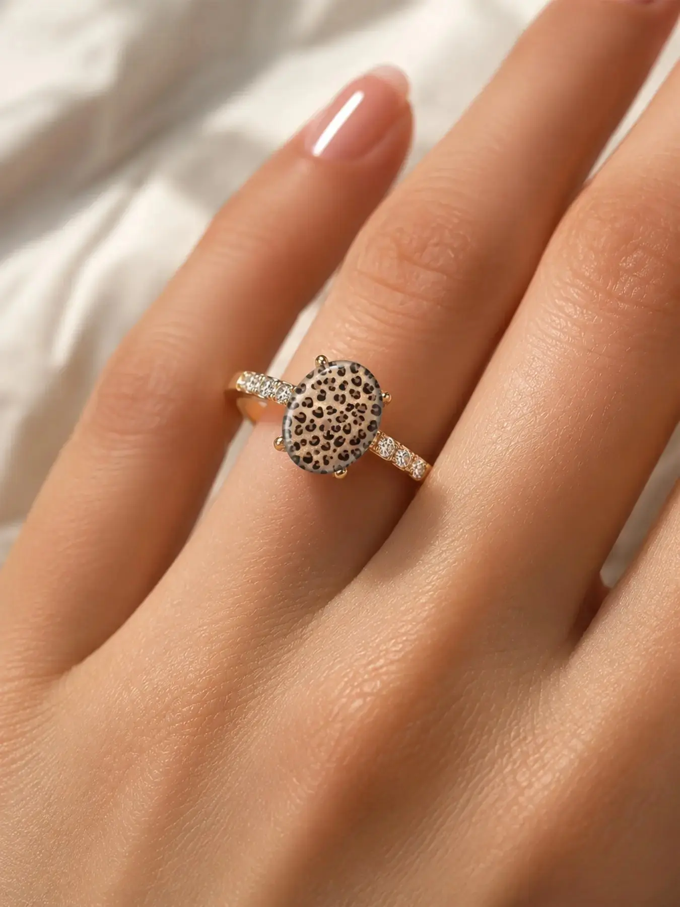 Women's Vintage Leopard Print Oval Decorative Ring, a Stylish Accessory Blending Sweet and Edgy Wild Vibe in Trendy Western Style, a Versatile Fashion Jewelry Piece for Daily Streetwear and Casual Outings to Elevate Your Look