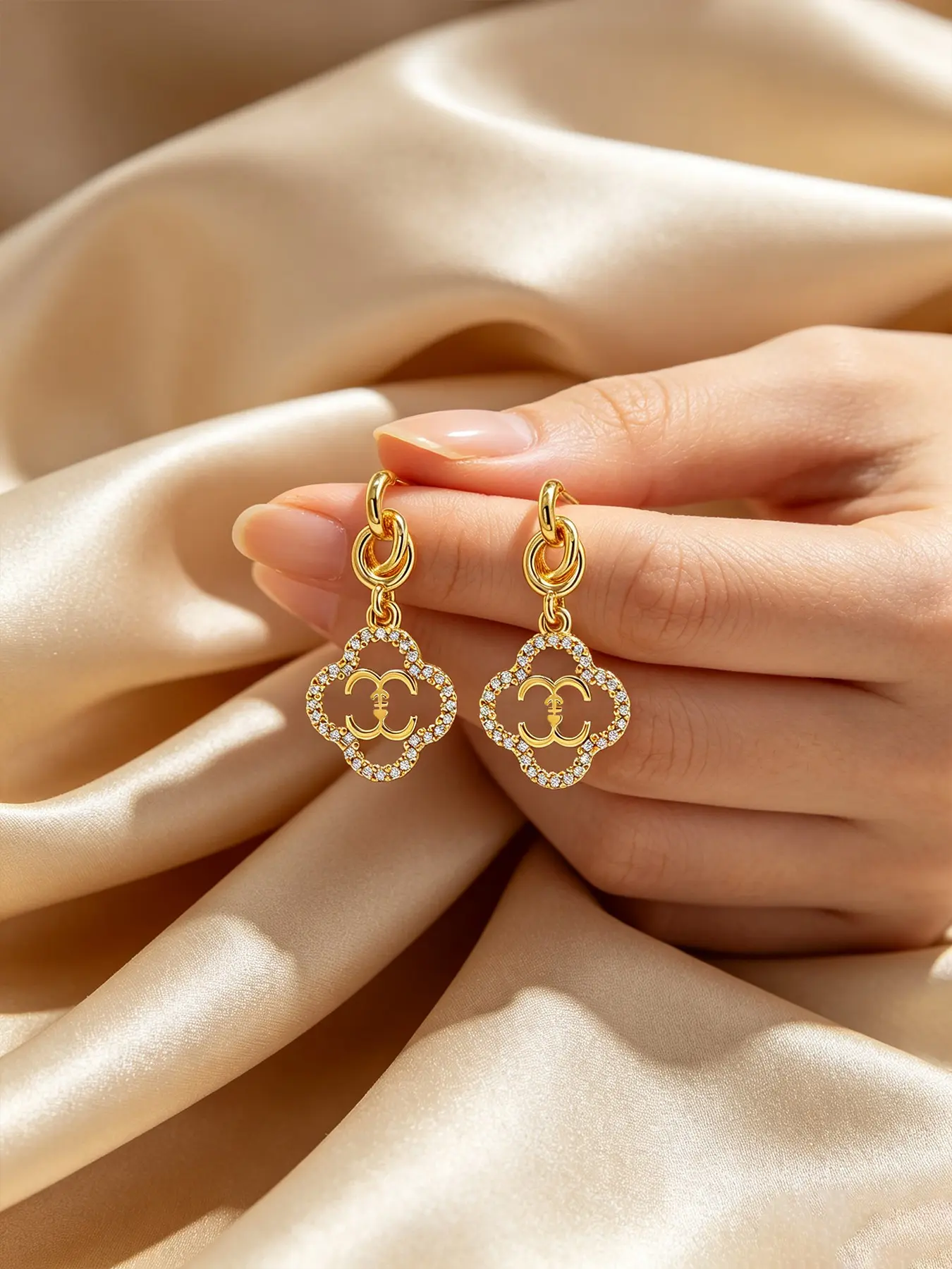 1 Pair New Women's Four Leaf Pendant Earrings, Dual C Anchor Zircon Hollow Drop Earrings, Luxurious Elegant Jewelry, Perfect for Daily Party Wear