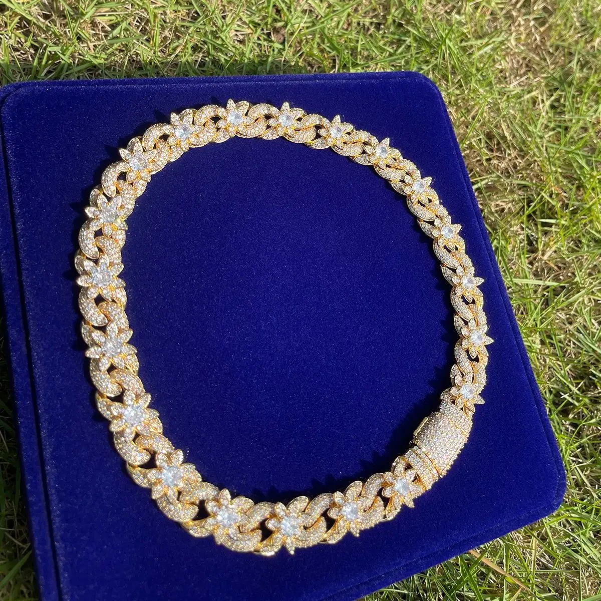 Loveden Iced Out Flower Cuban Link Necklace, Rose Gold Plated Full Paved CZ Bling Choker for Men Women, Luxury Hip Hop Rapper Statement Jewelry with Fully Diamond Encrusted Box Clasp, Trend Party Club Accessory Gift