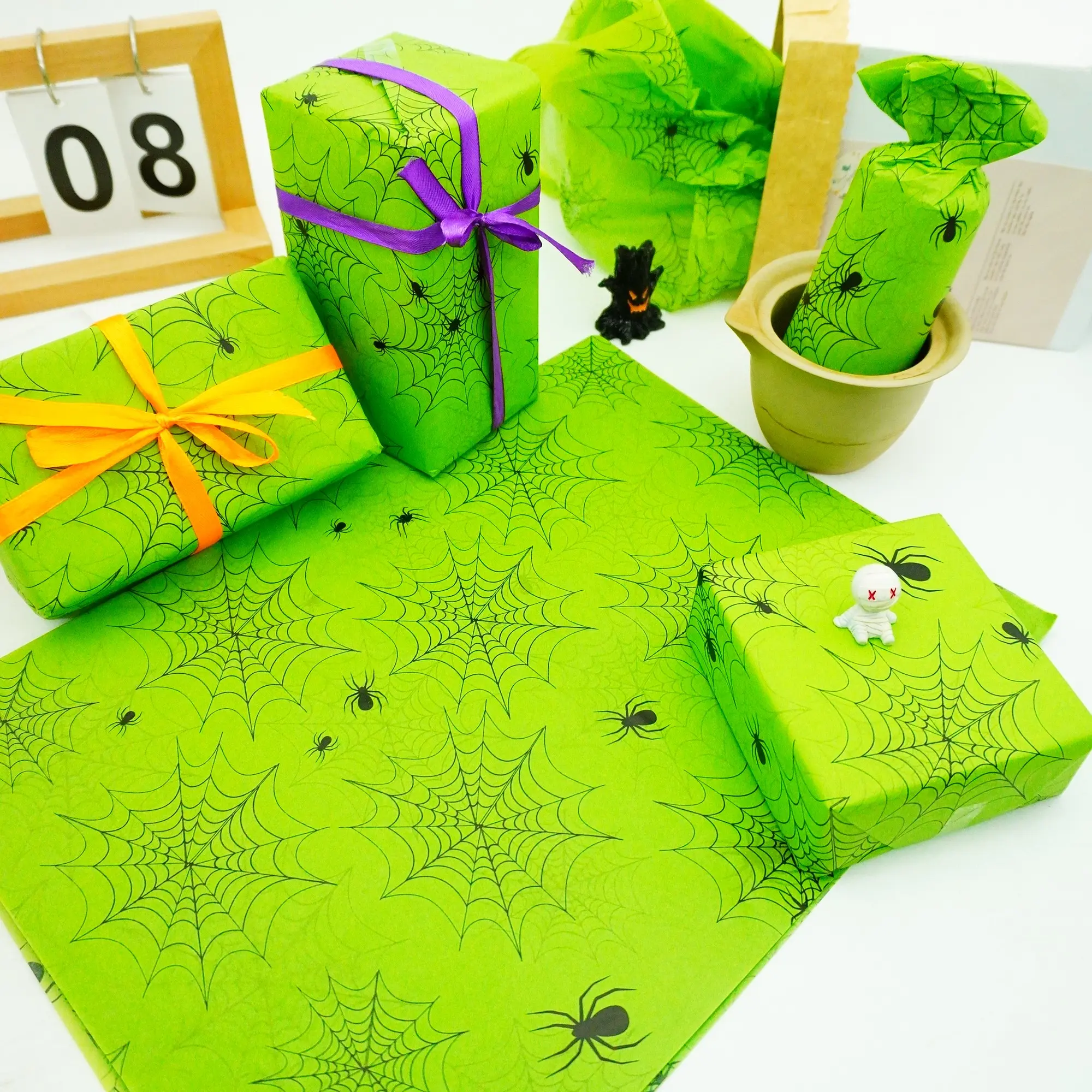 Green spider web spider pattern gift wrapping tissue, holiday party decoration tissue, bouquet supplies, flower wrapping paper, suitable for decoration on Halloween, birthdays and other occasions