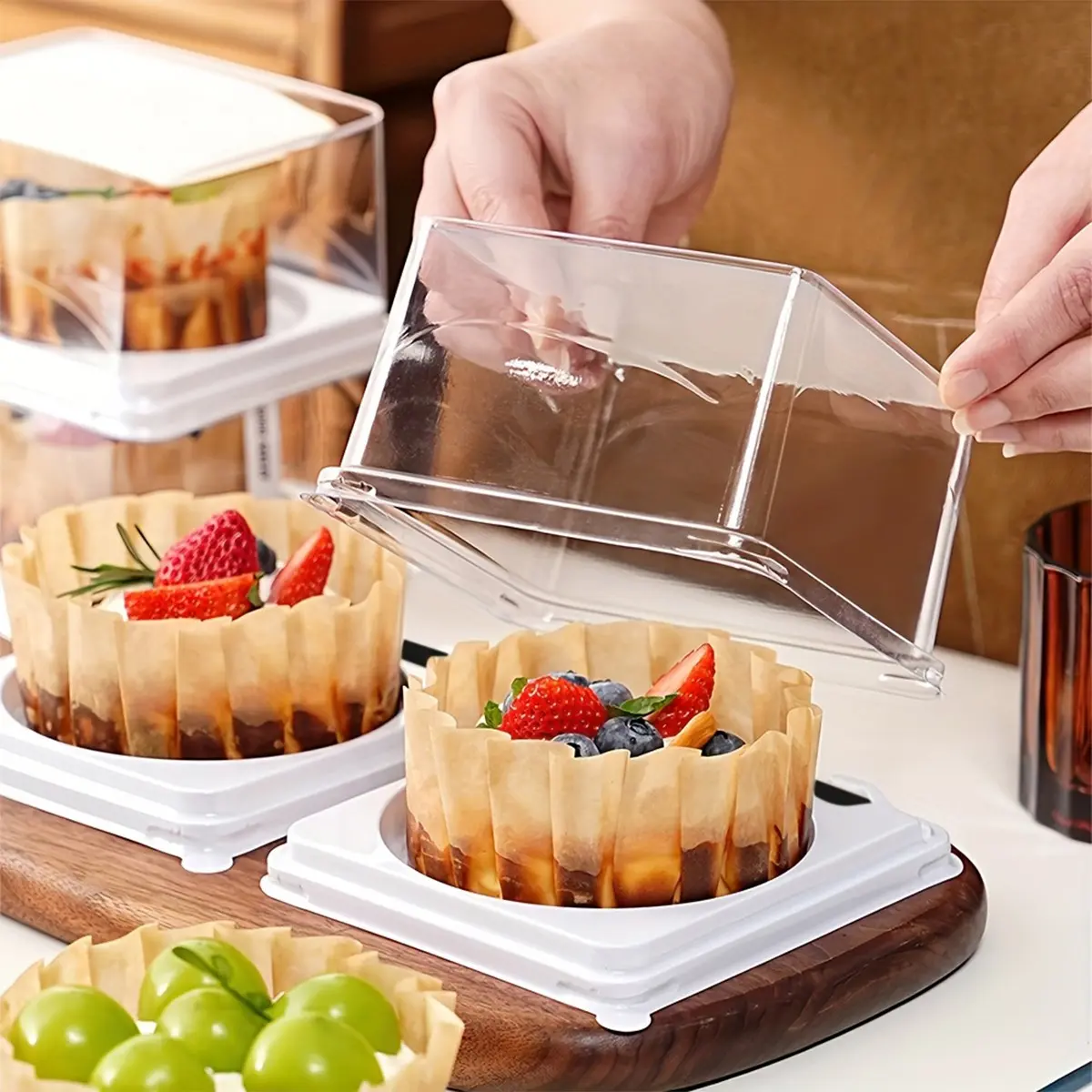 5/20 Set 4-Inch Transparent Plastic Mini Cake Boxes with Forks, Ideal for Sweet Treat Packaging, Bakery Dessert Containers, Bakeware