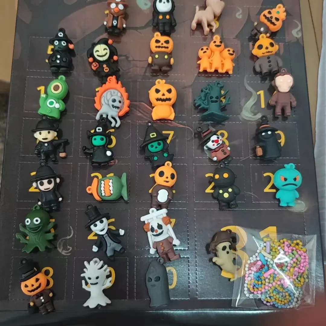 31 Nights of Fright Halloween Countdown Box, Horror Doll Collection with Statue, Collectible Figurines, Pendant Charms & Mini Decorative Figures, Figure Set, PVC Material, No Power Needed