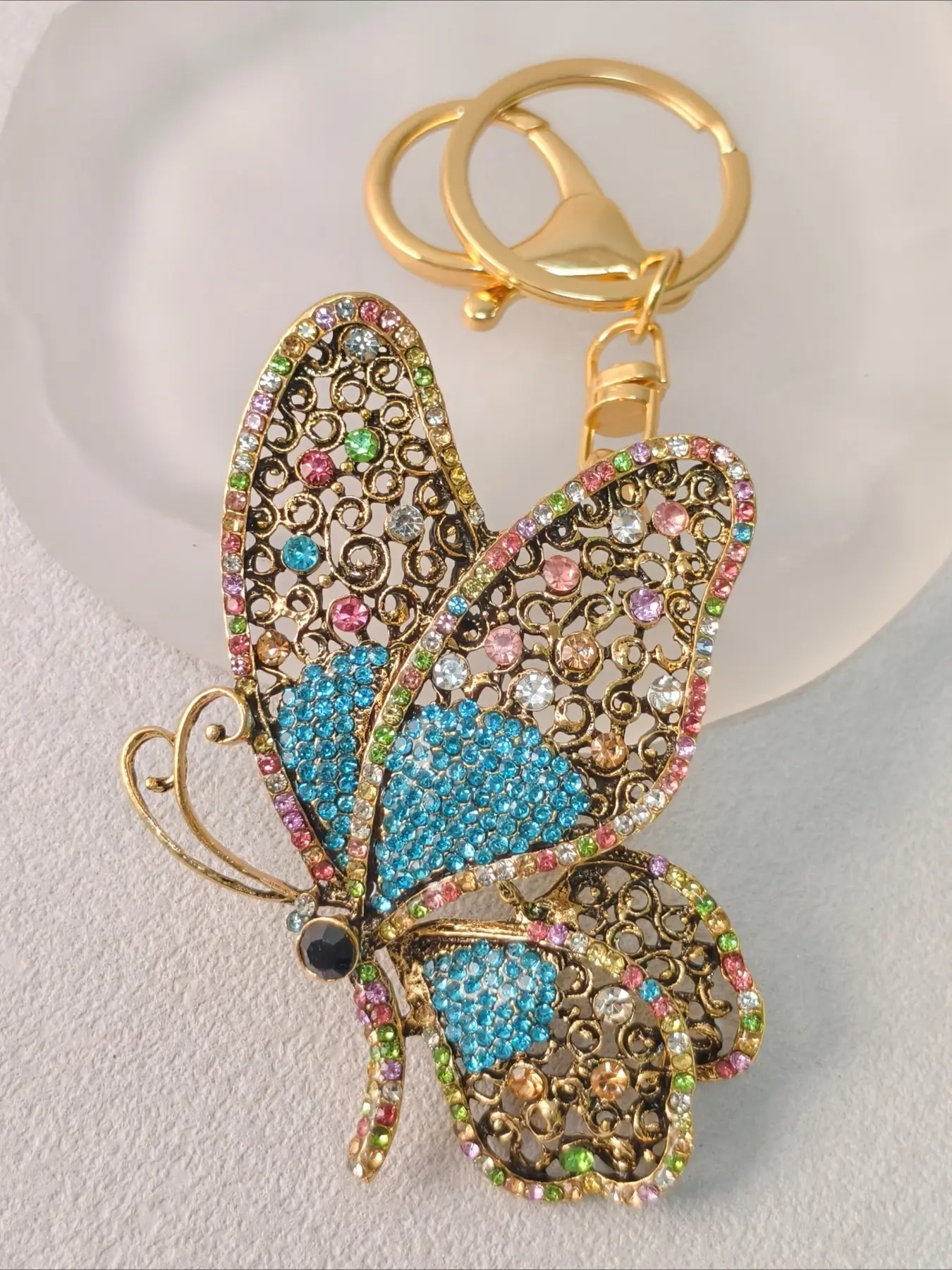 1PC Vintage Hollow Rhinestone Butterfly Keychain,Filigree Bling Insect Bag Charm Pendant, Elegant Backpack Accessory Jewelry Gift for Butterfly Lovers & Ladies, Keychain Charms, Bling Bling Keychains