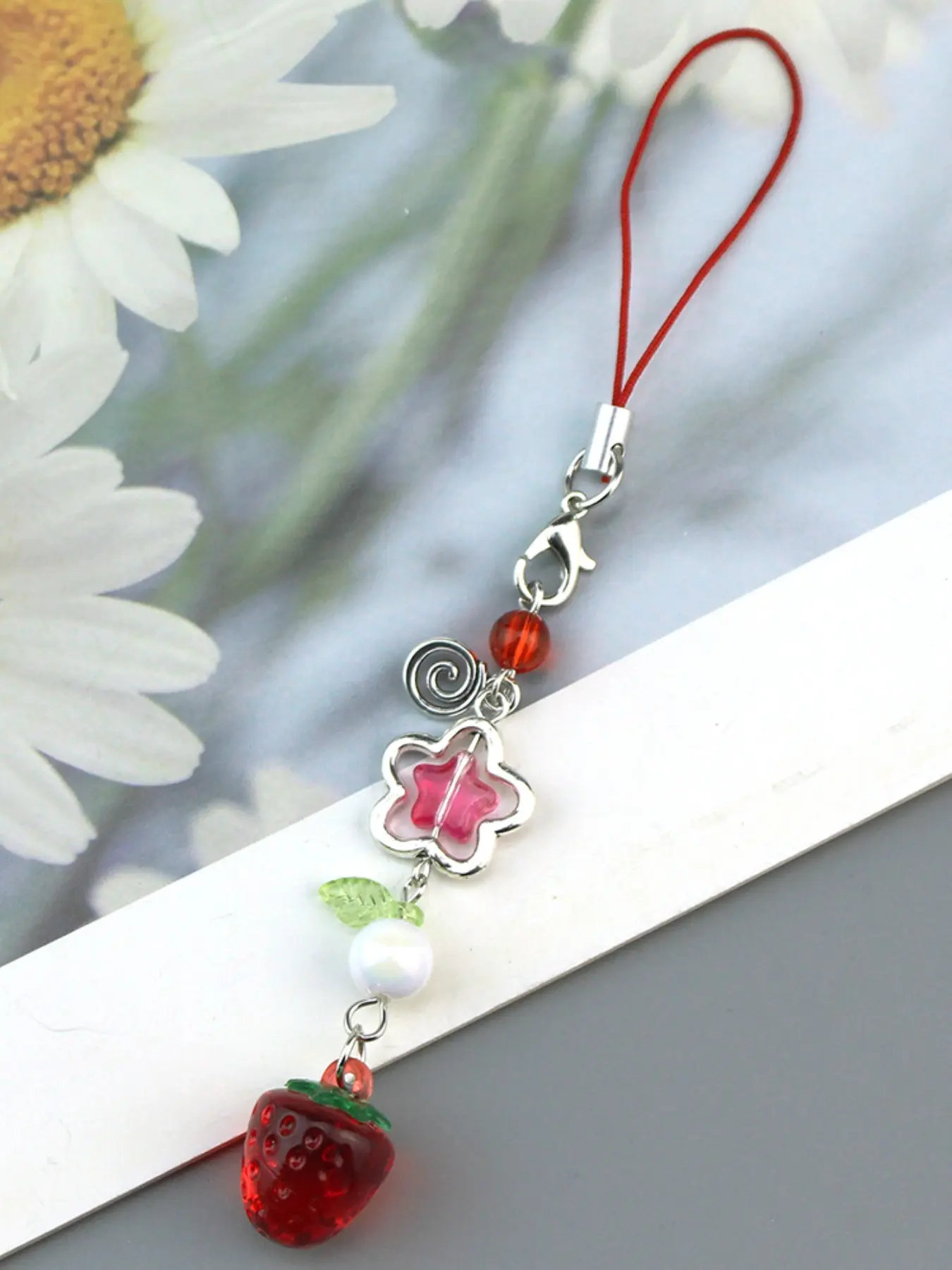 Strawberry Keychain Phone Strap Pendant, Cute Alloy Chain Accessory, High-Style Plain Design, All-Seasons Fashion Jewelry, Phone Charms, Cell Phone Charms