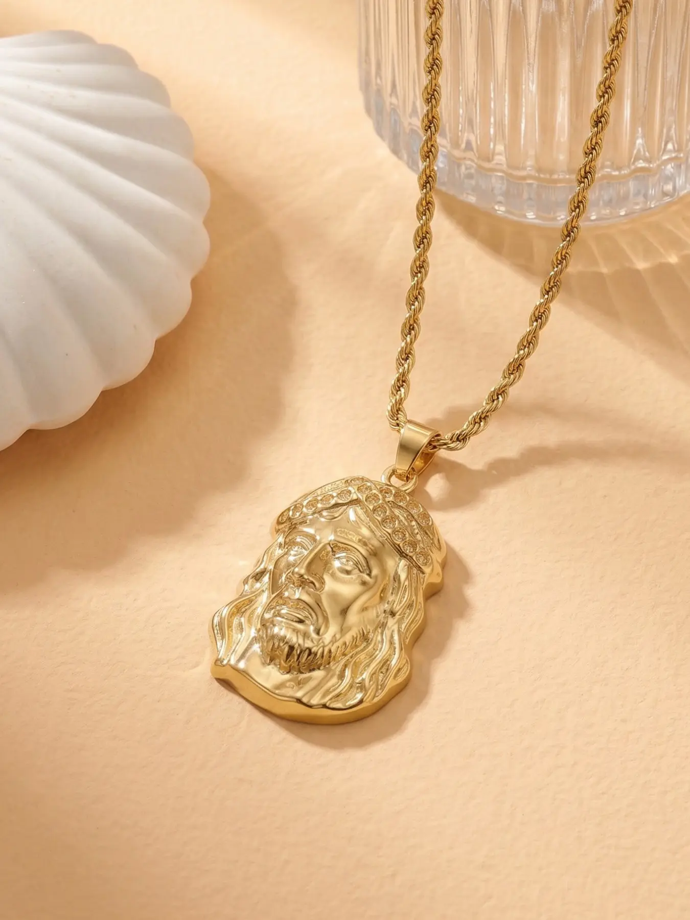 Trendy Hip-Hop Jesus Head Pendant Necklace, Luxurious Religious Saint Jewelry, Perfect for Women's Holiday Parties and Gatherings, Faith Necklace, Exquisite Jewelry Gift