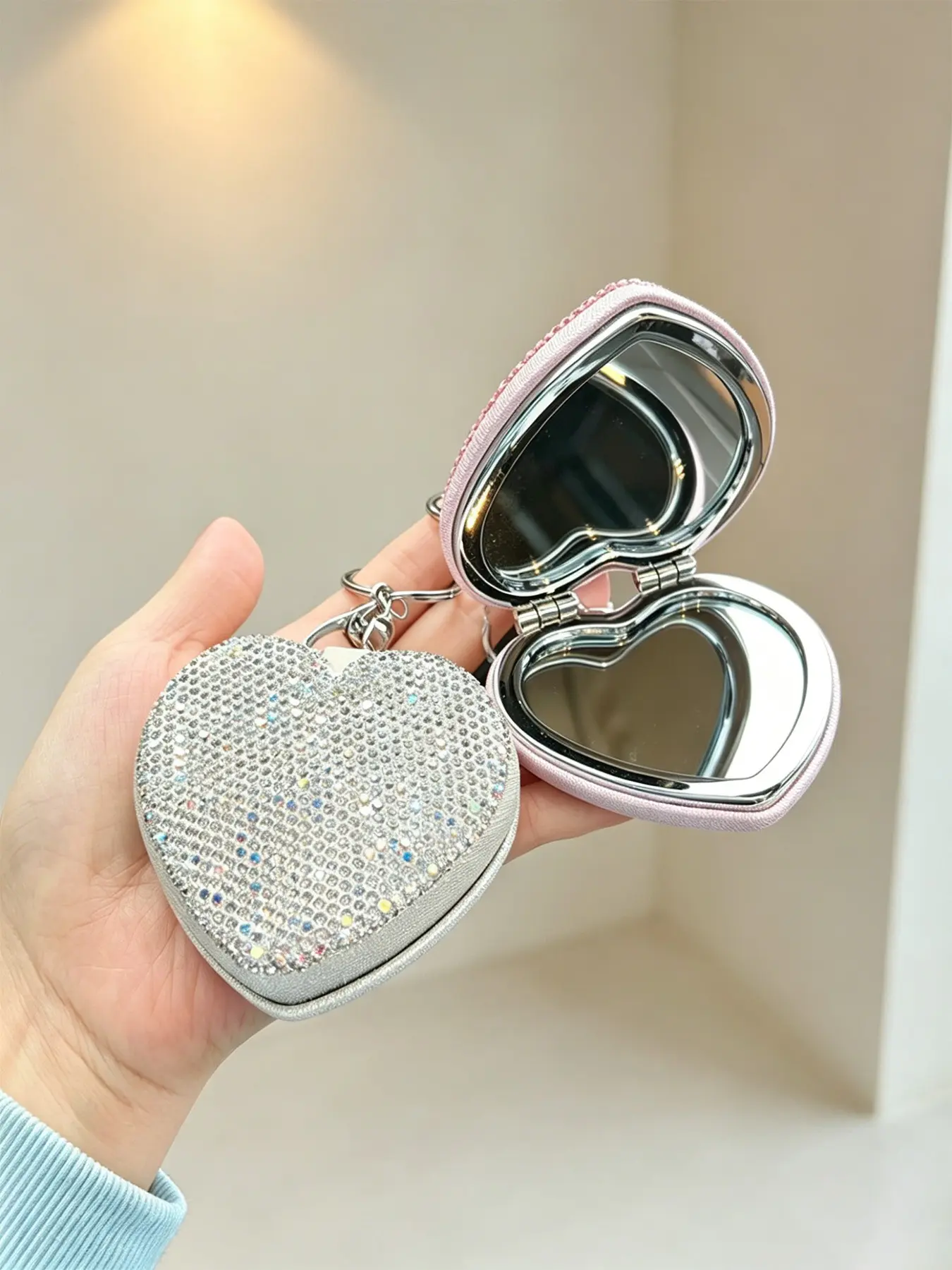 1pc Full diamond heart-shaped portable Cosmetic Mirror, Travel makeup mirror, with double-sided heart-shaped mirror inside and metal hanging ring, can be hung on bags or keys, suitable for outdoor makeup repair, daily commuting and gift giving
